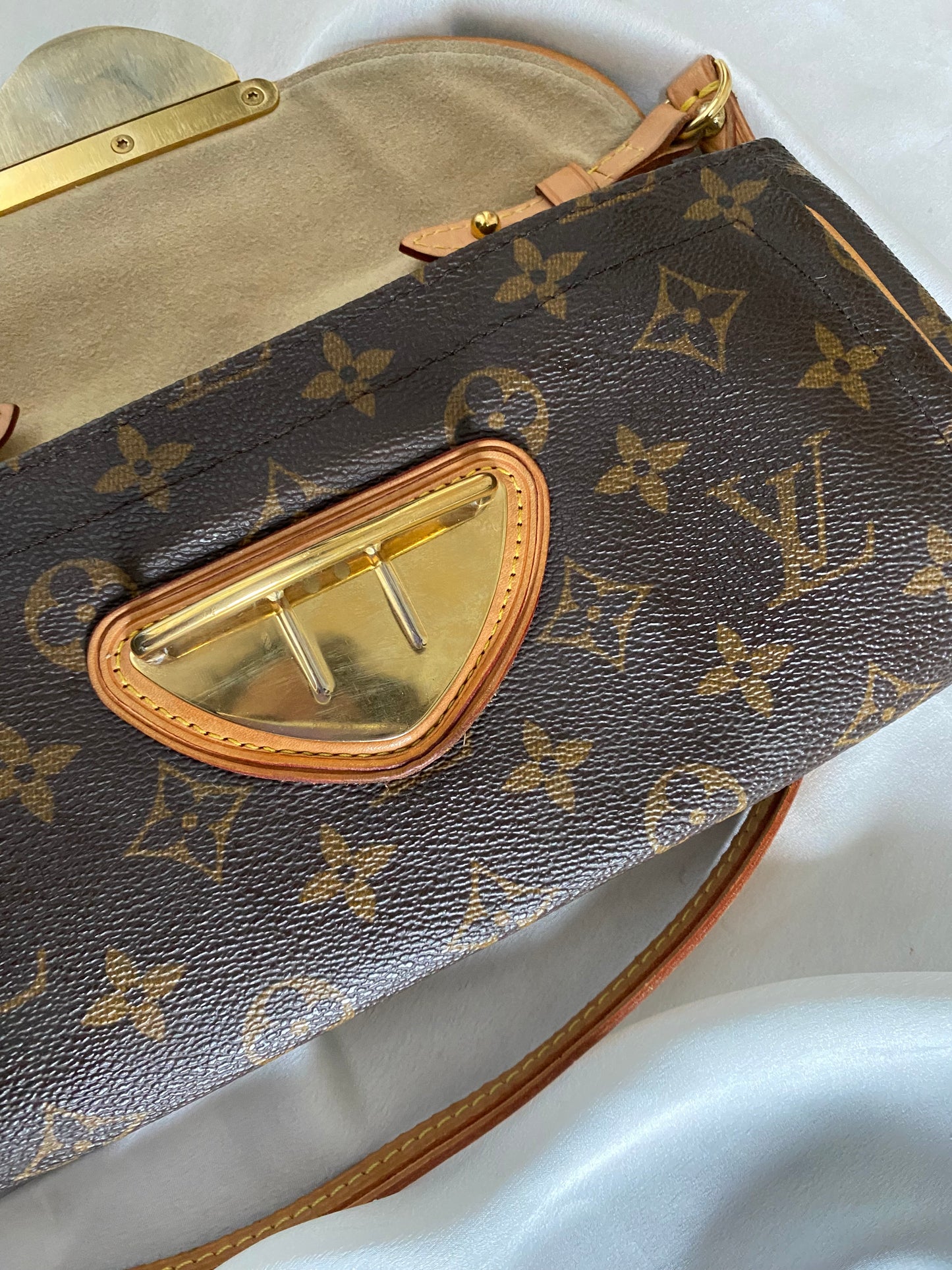 Louis Vuitton pochette Beverly