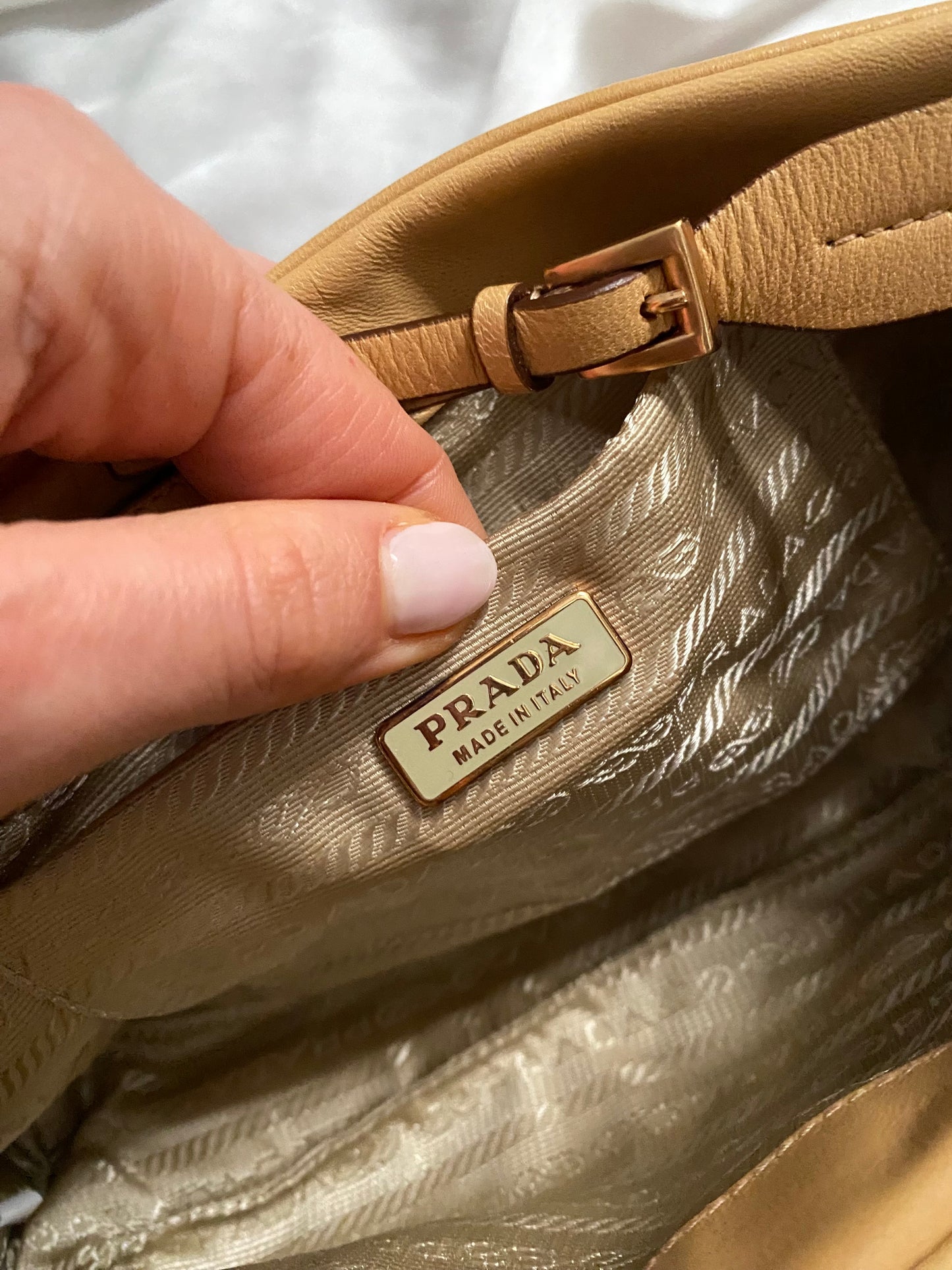 Prada pochette cammello con borchie