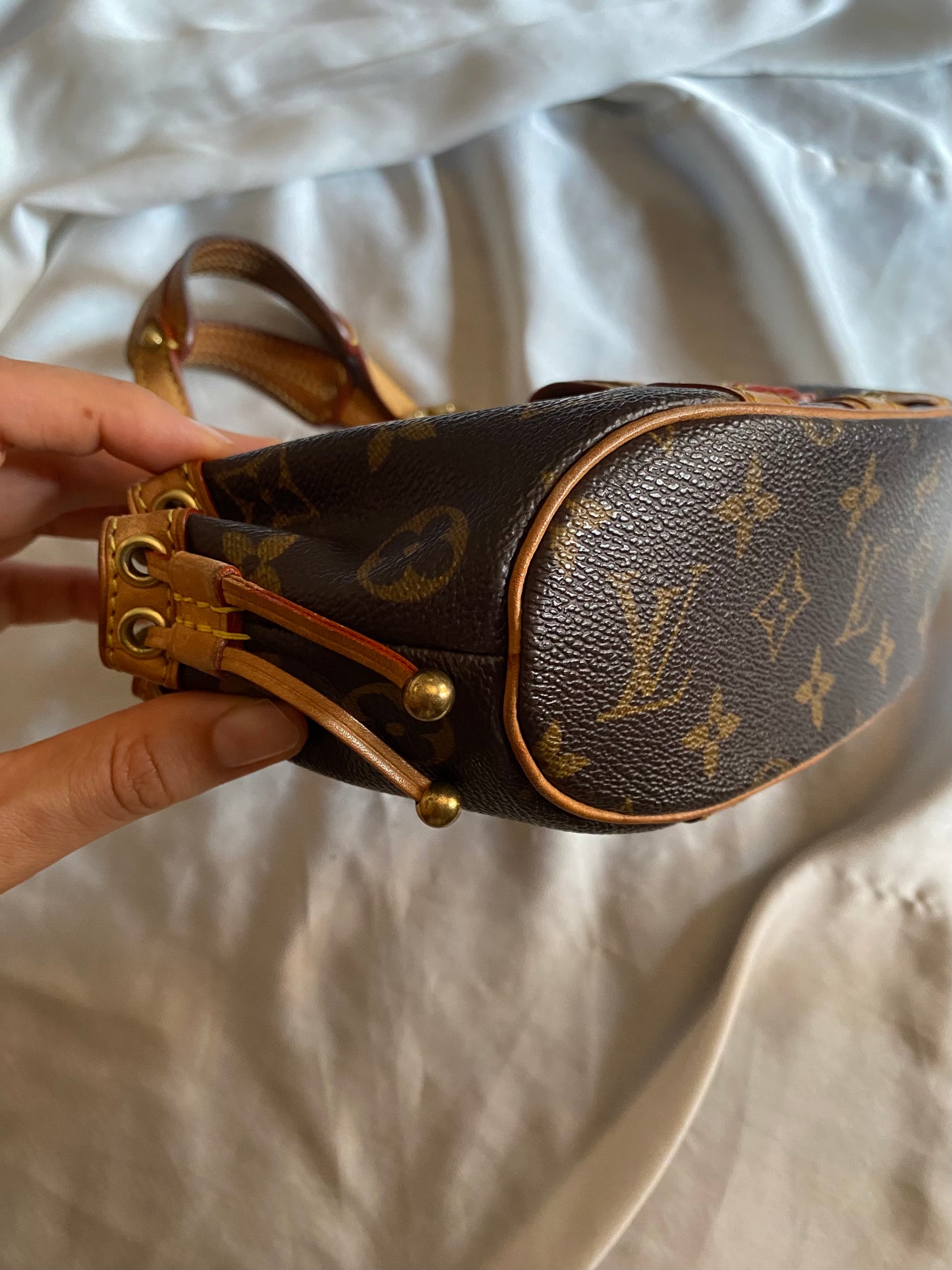 Louis Vuitton Theda pm
