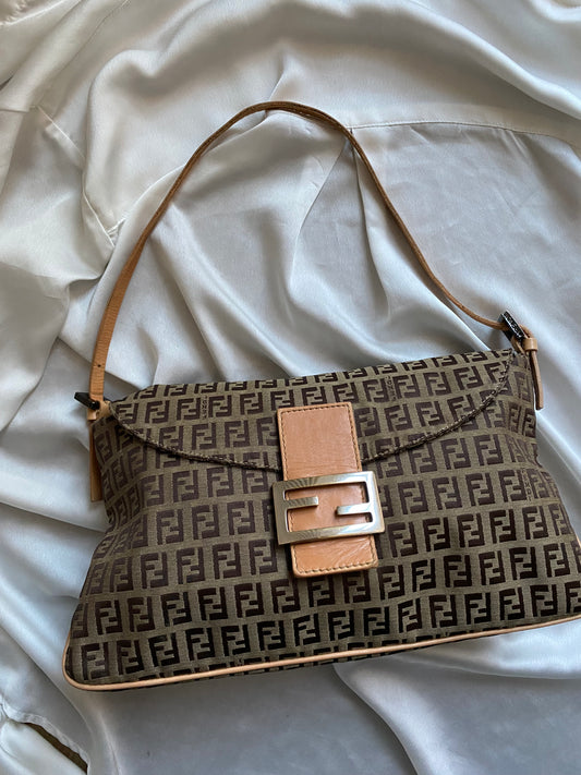 Fendi maxi baguette double flap soffietto zucchino beige