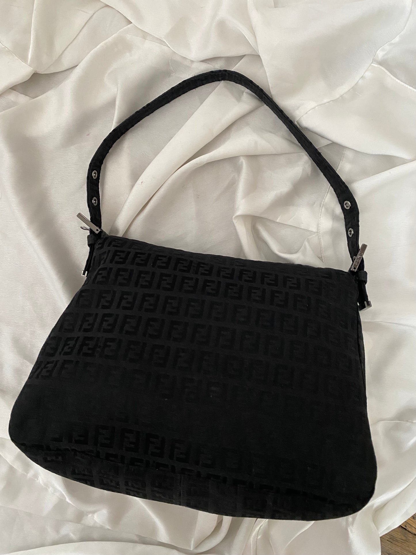 Fendi mamma baguette zucchino black