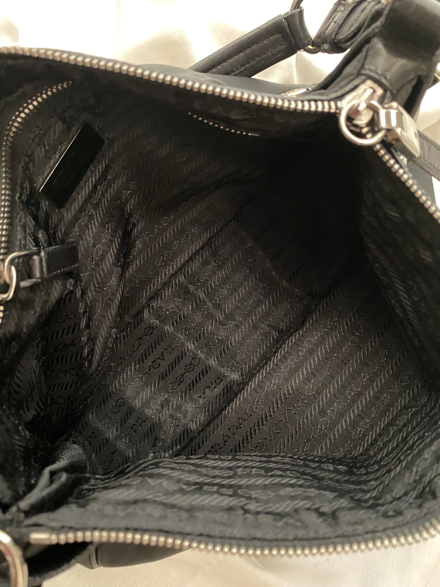 Prada nylon black con profili in pelle