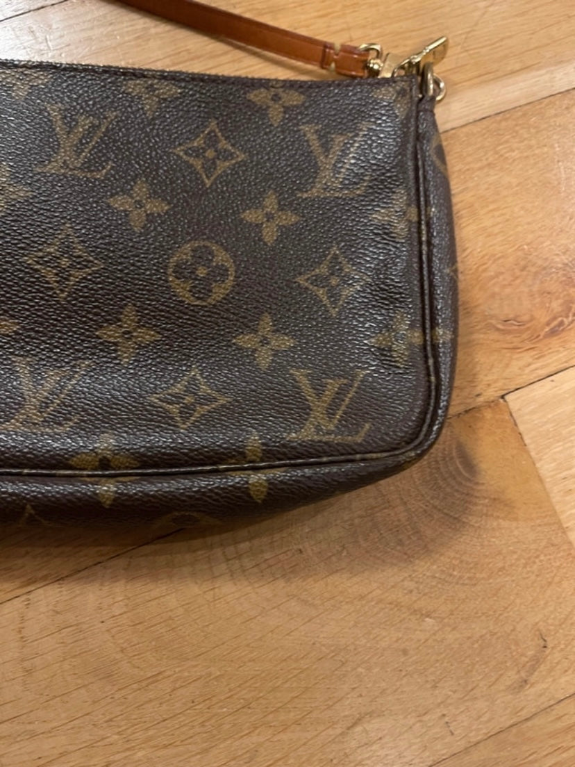 Louis Vuitton pochette accessoire