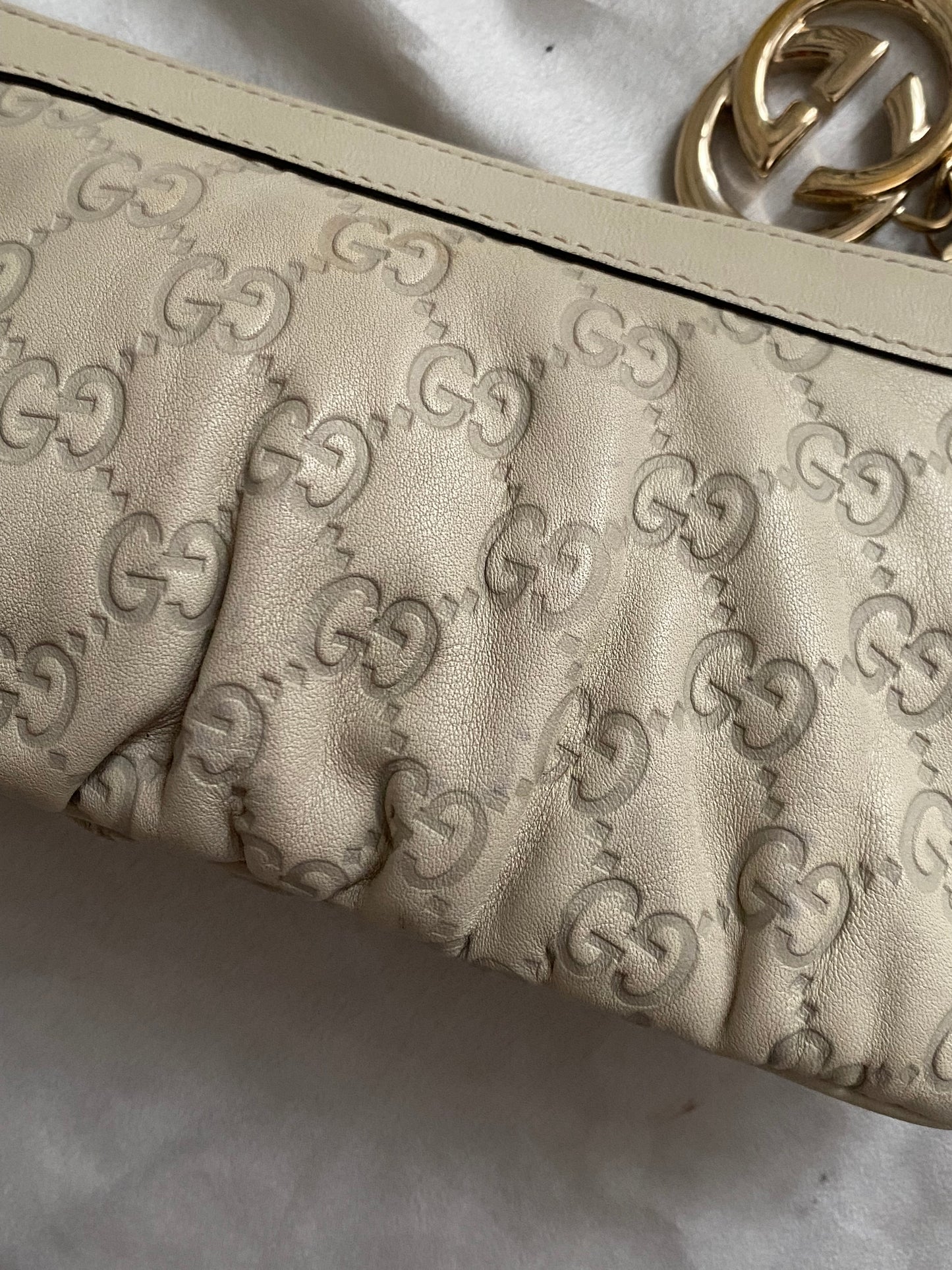 Gucci Pochette monogram panna pelle con maxi logo