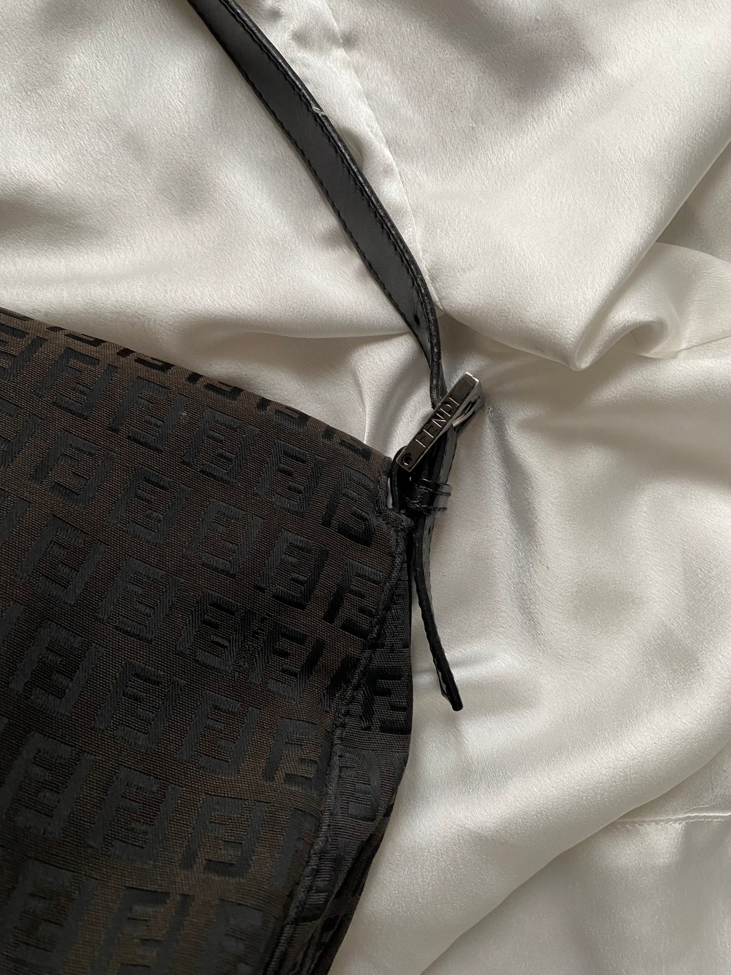 Fendi mamma baguette monogram zucchino nera riflessi marroni
