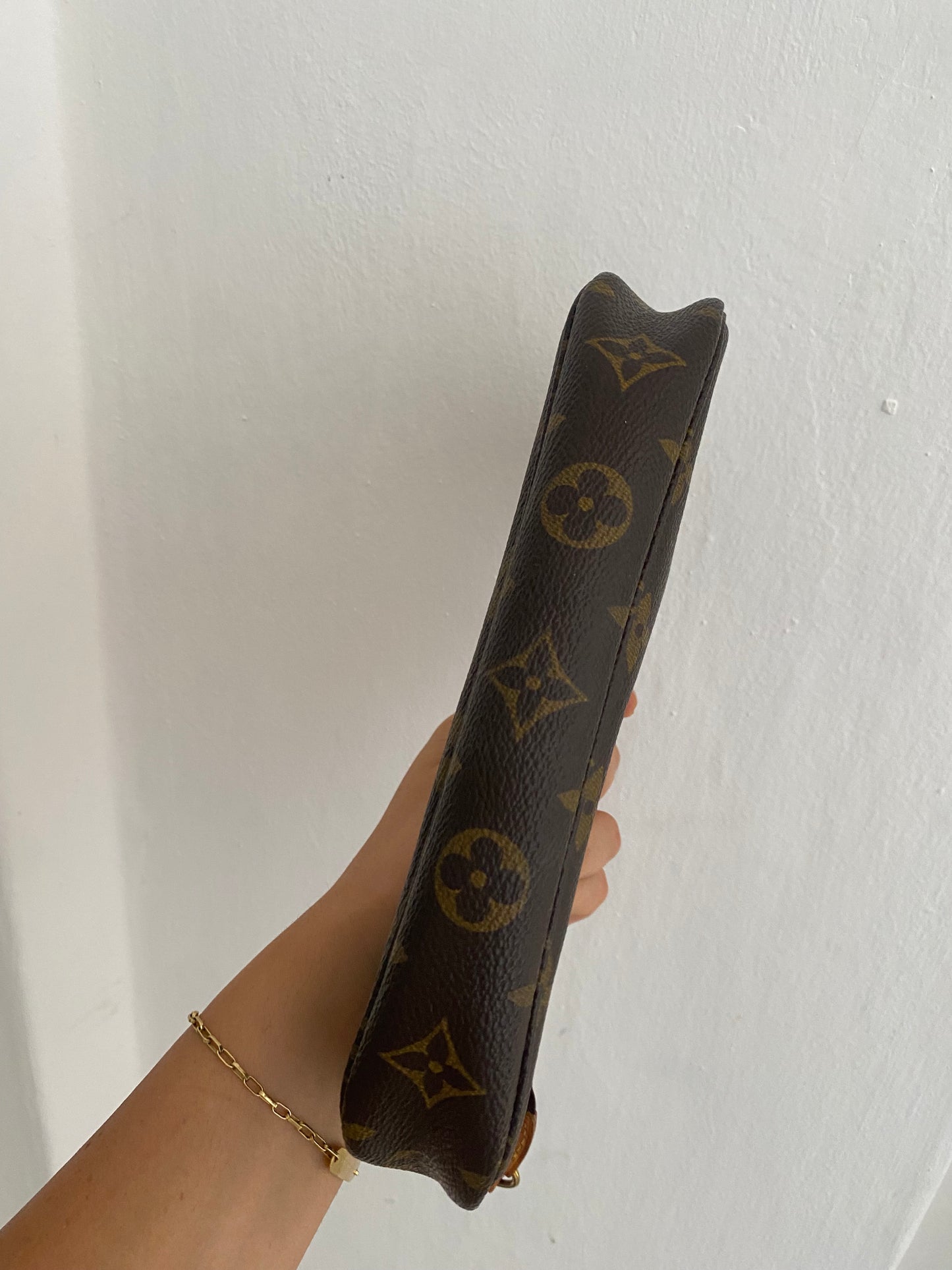 Louis Vuitton pochette accessoire classic monogram