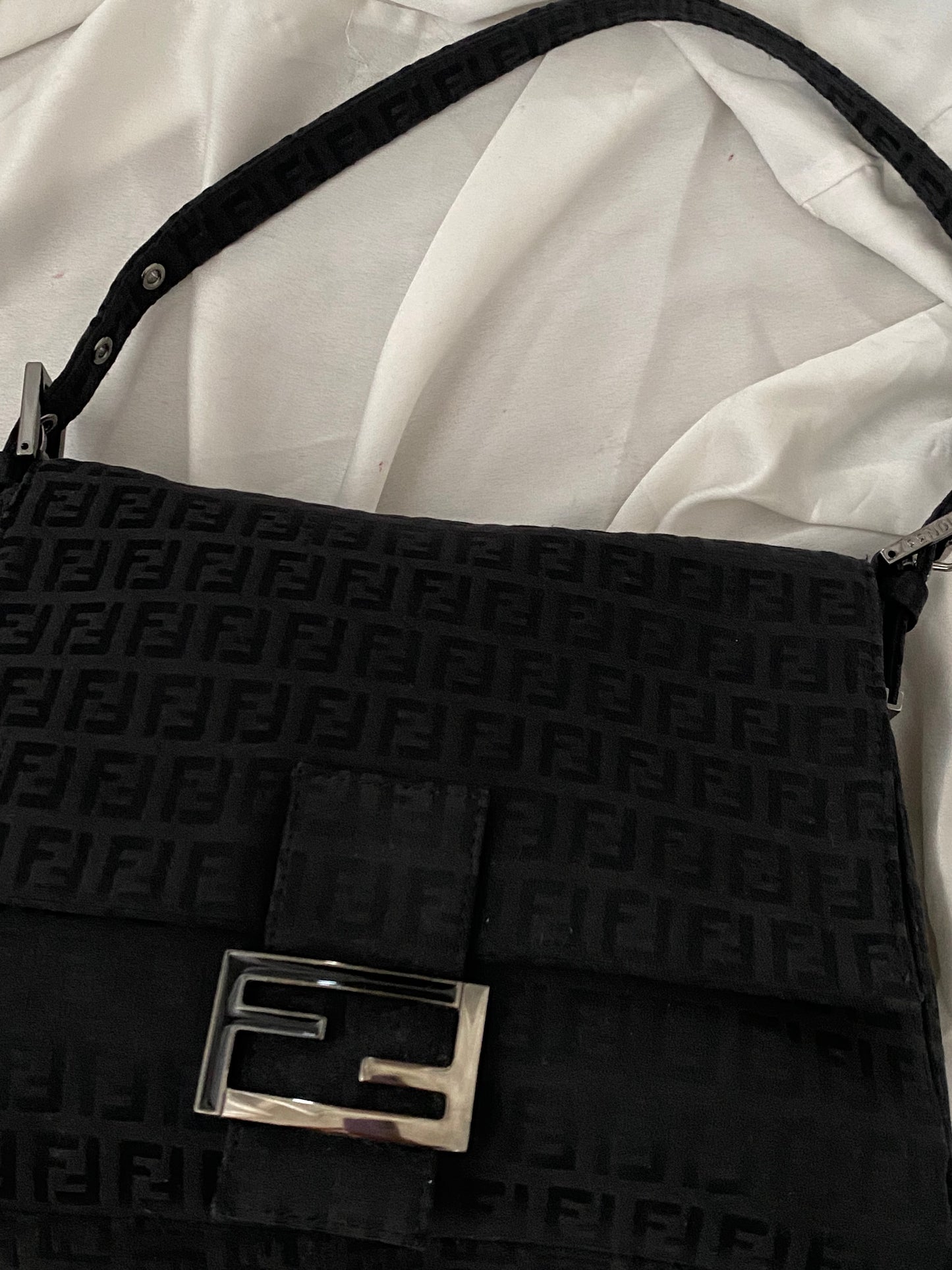 Fendi mamma baguette zucchino black