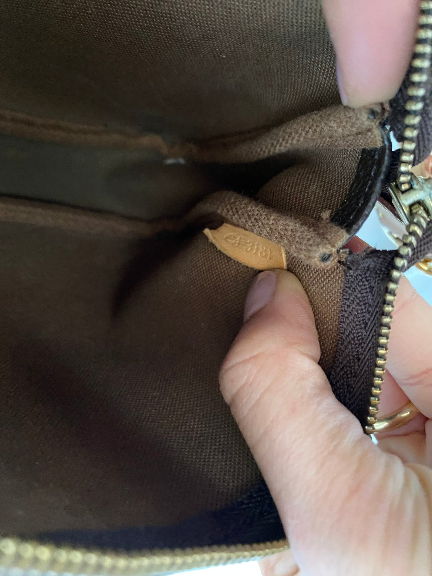 Louis Vuitton pochette accessoire classic monogram