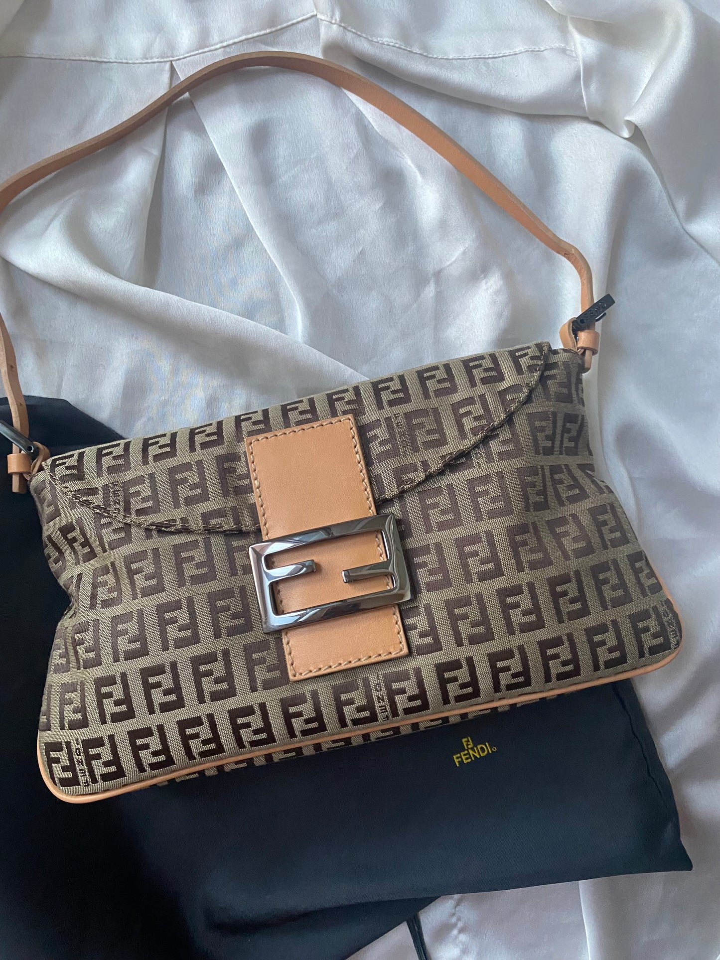 Fendi baguette double flap beige
