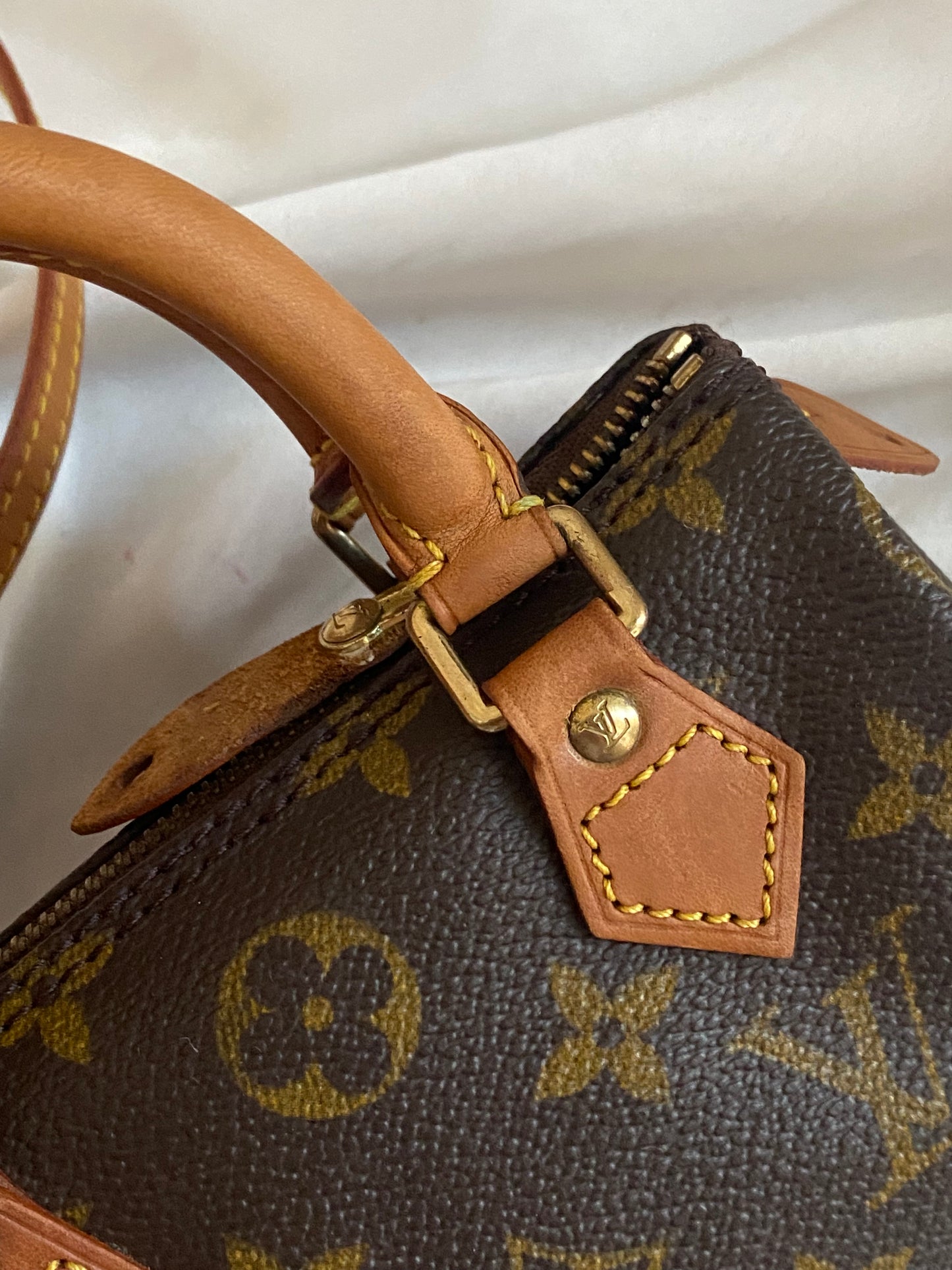 Louis Vuitton Nano Speedy monogram con tracolla