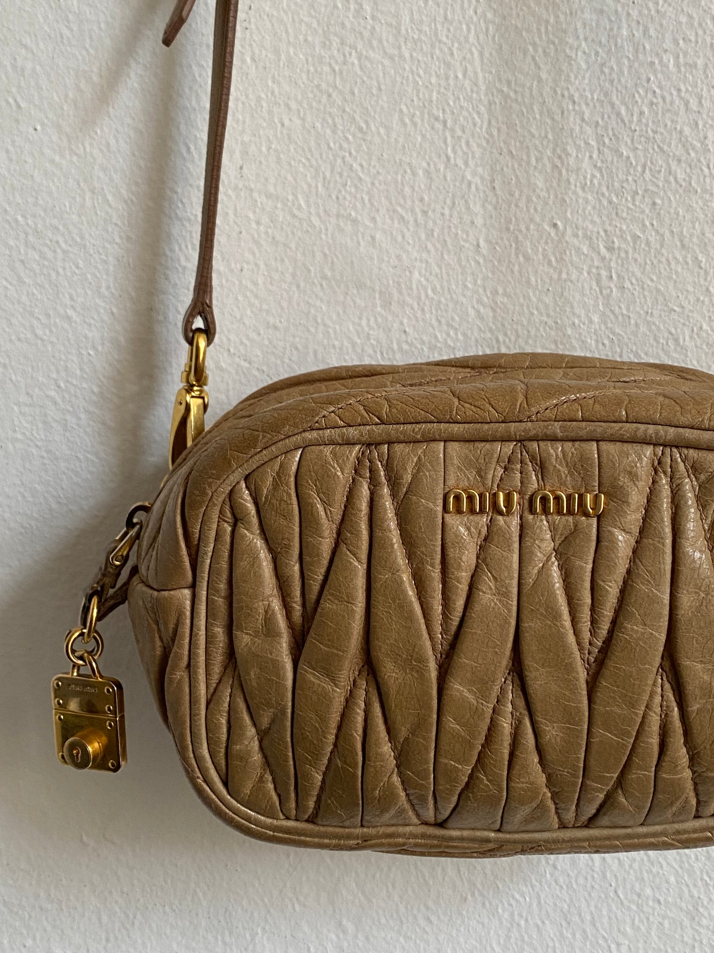 Miu miu crossbody matelasse beige