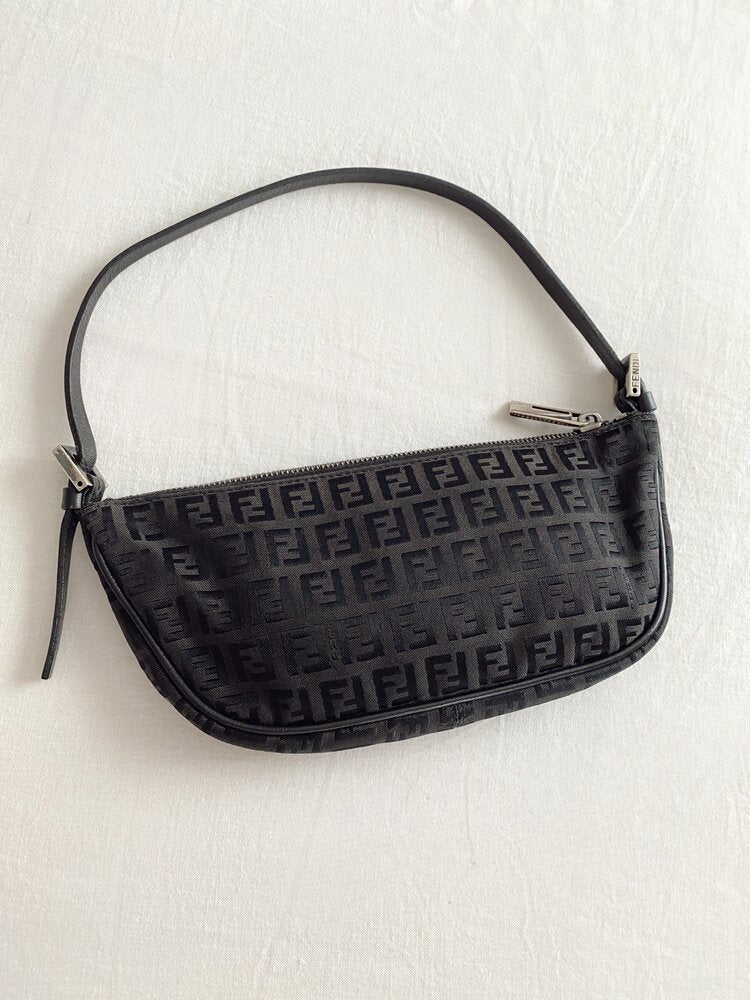 Fendi baguette half moon zucchino nera