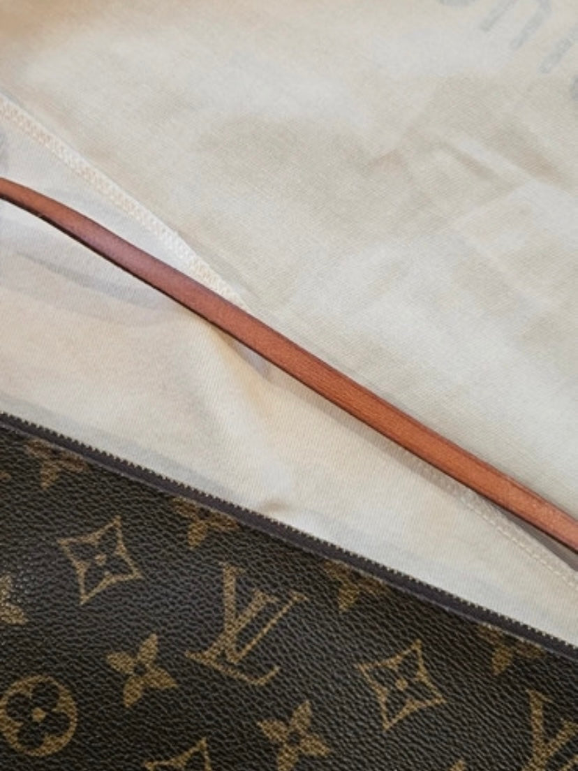 Louis Vuitton pochette accessoire con dustbag