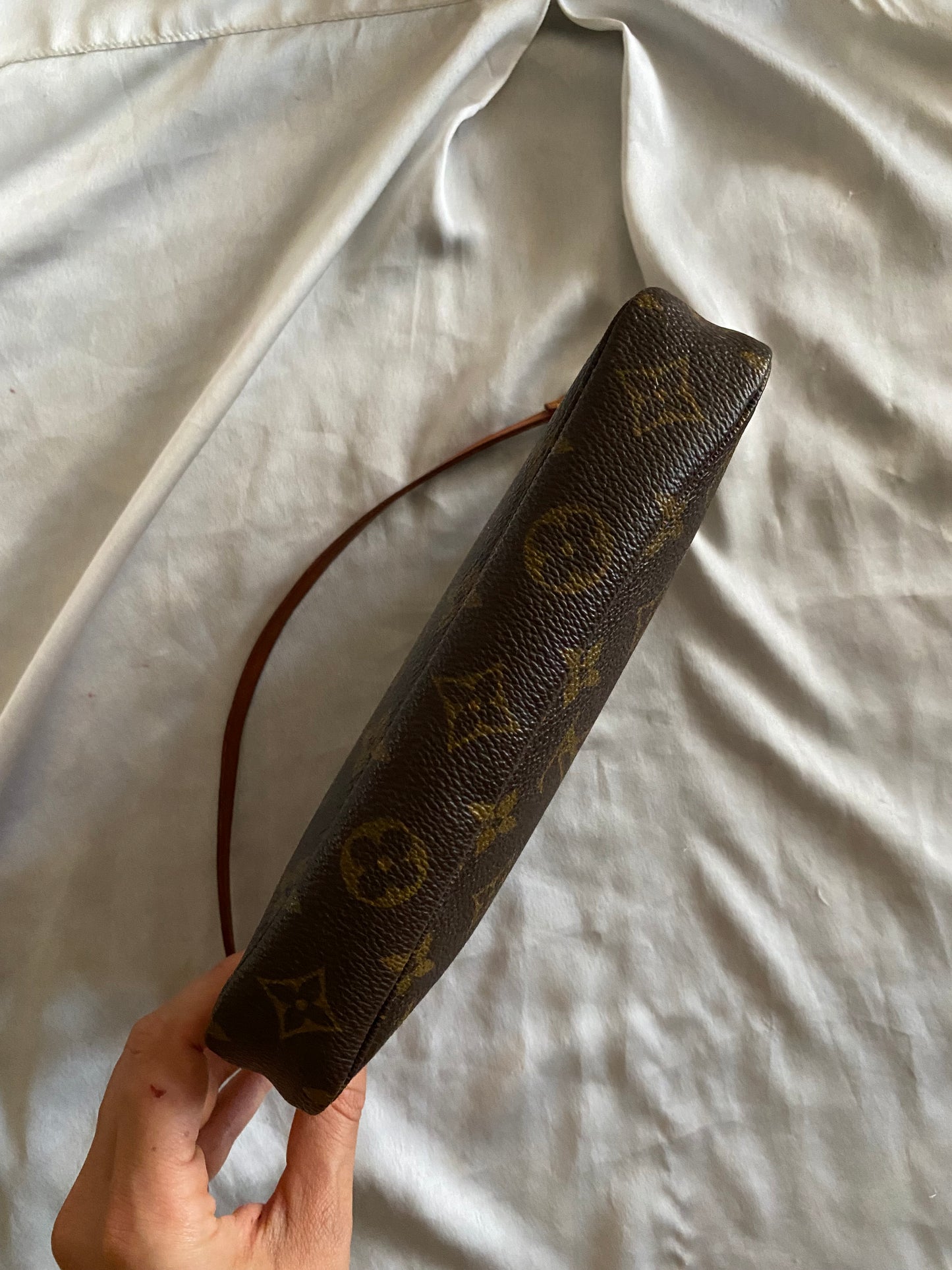 Louis Vuitton pochette accessoire monogram