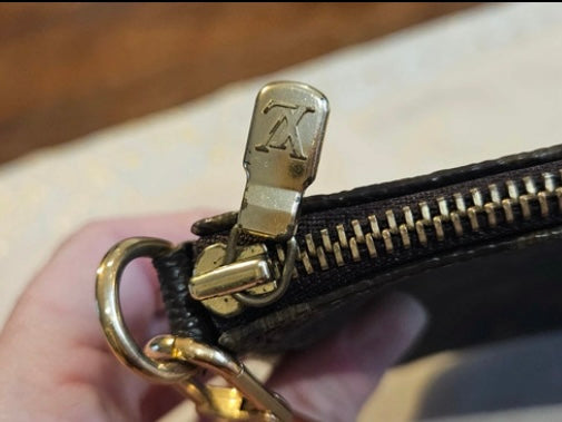 Louis Vuitton pochette accessoire con dustbag
