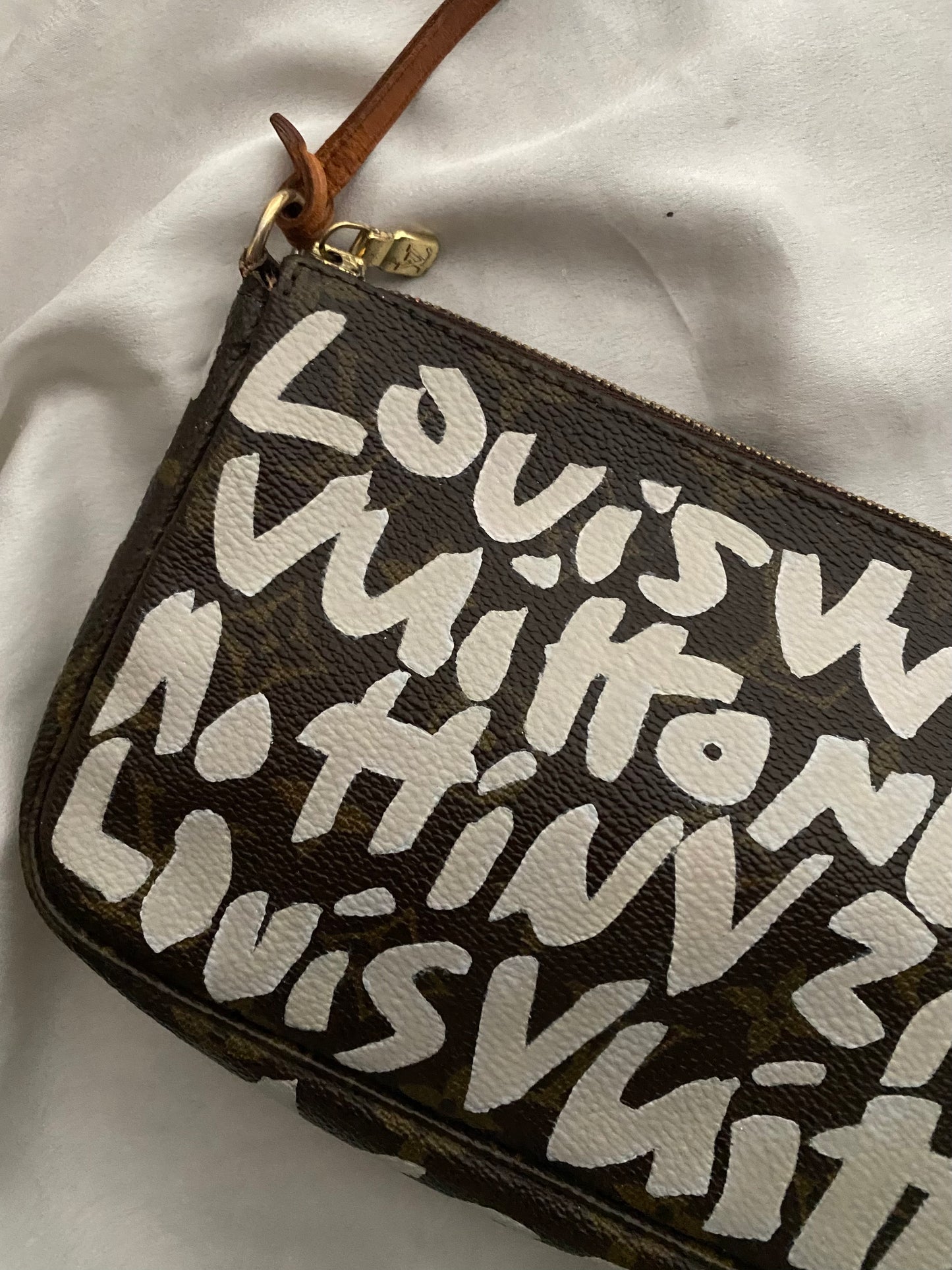 Louis Vuitton x Stephen Sprouse pochette accessoire white graffiti