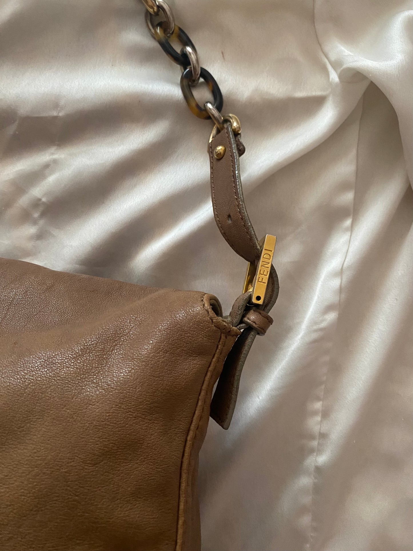 Fendi mamma baguette in pelle marrone marble