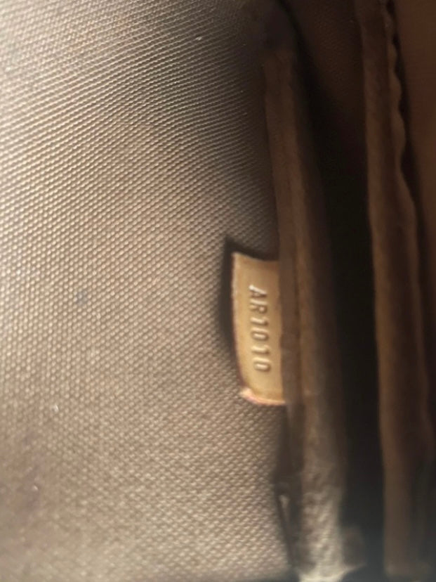 Louis Vuitton pochette accessoire