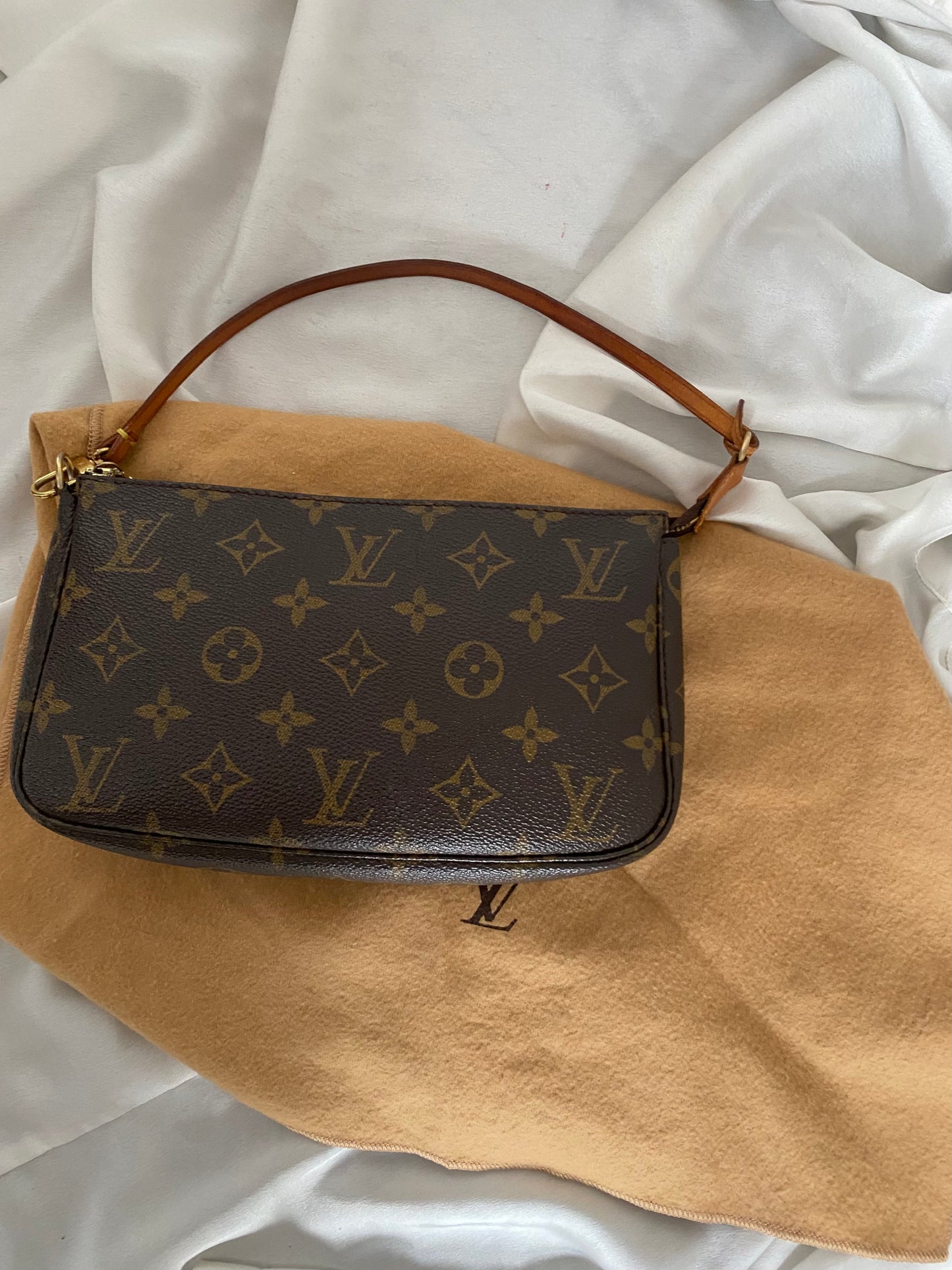 Louis Vuitton pochette accessoire monogram miele