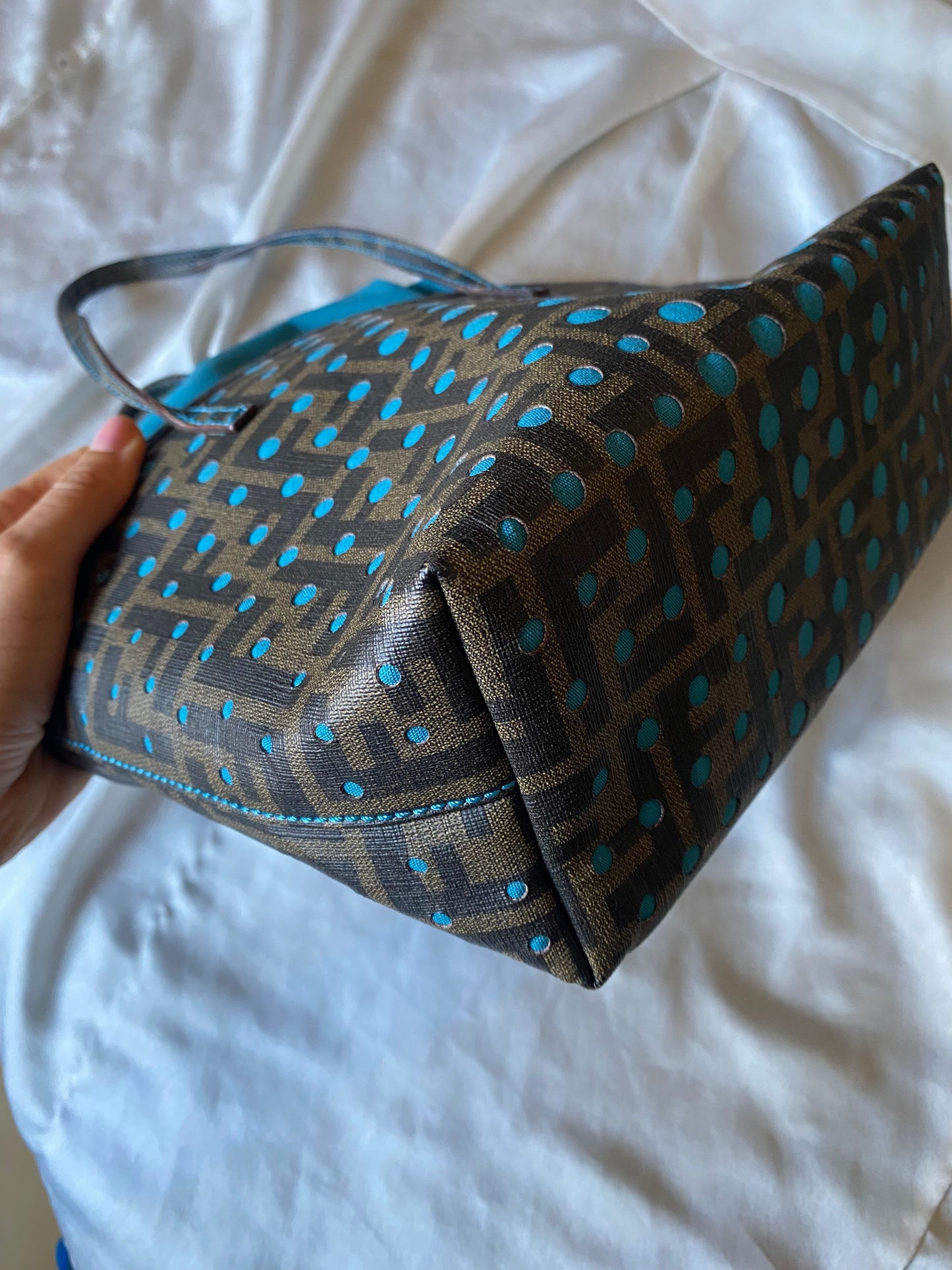 Fendi small roll tote zucca edizione limitata perforated tabacco e pavone