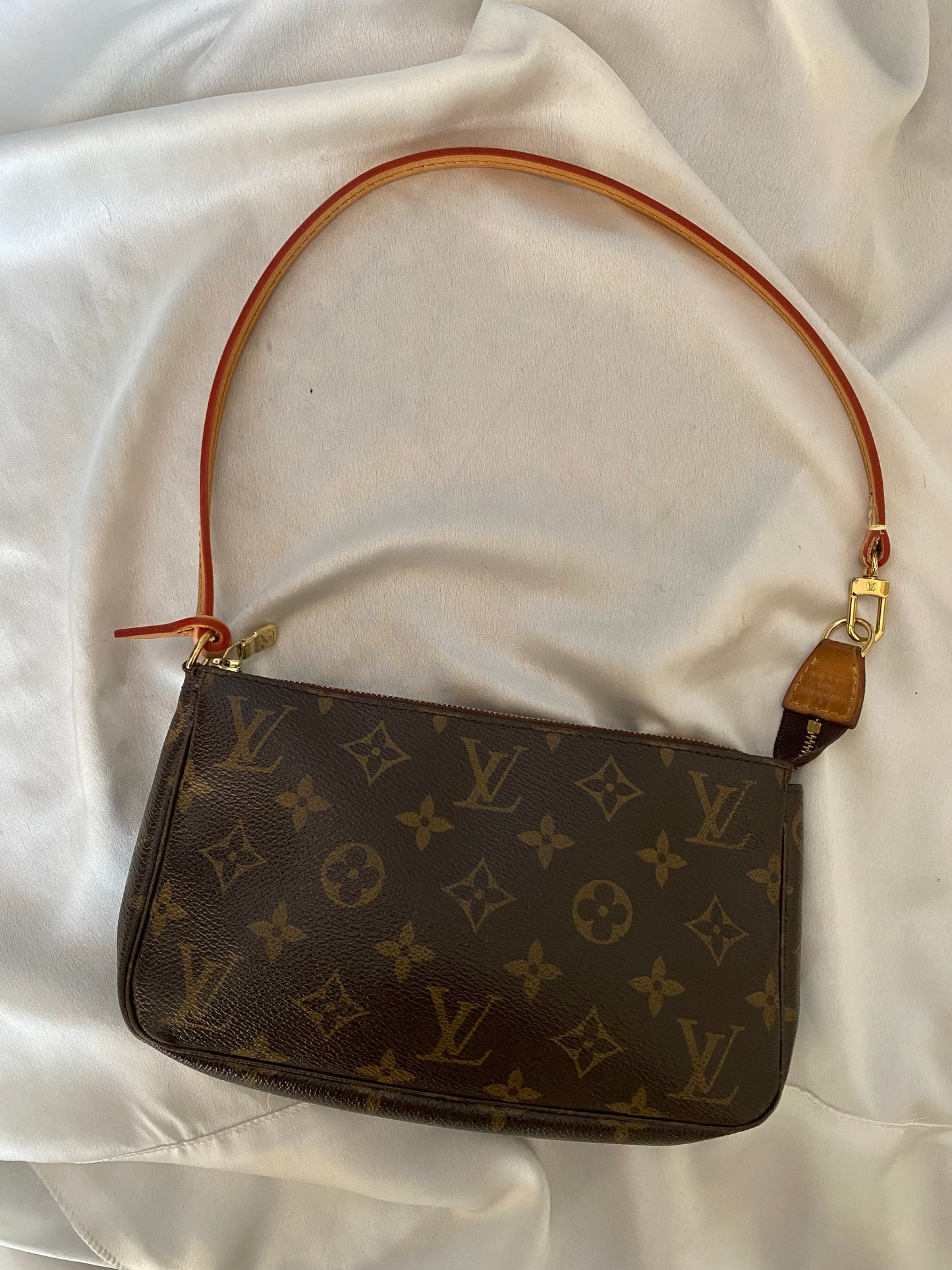 Louis Vuitton pochette accessoire classic monogram