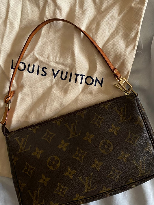 Louis Vuitton pochette accessoire monogram