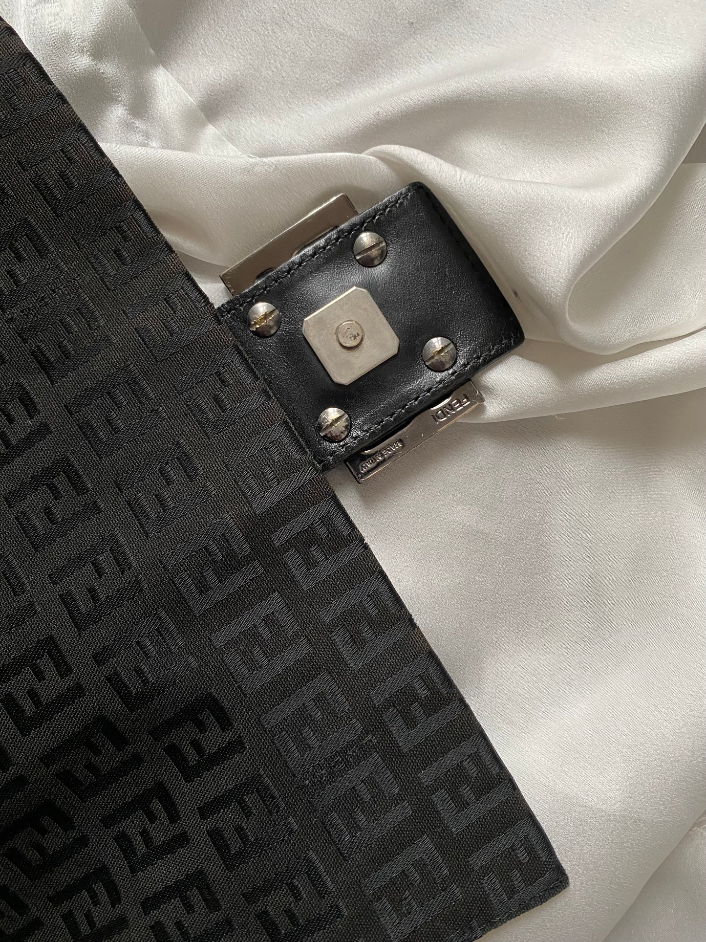 Fendi mamma baguette monogram zucchino nera riflessi marroni