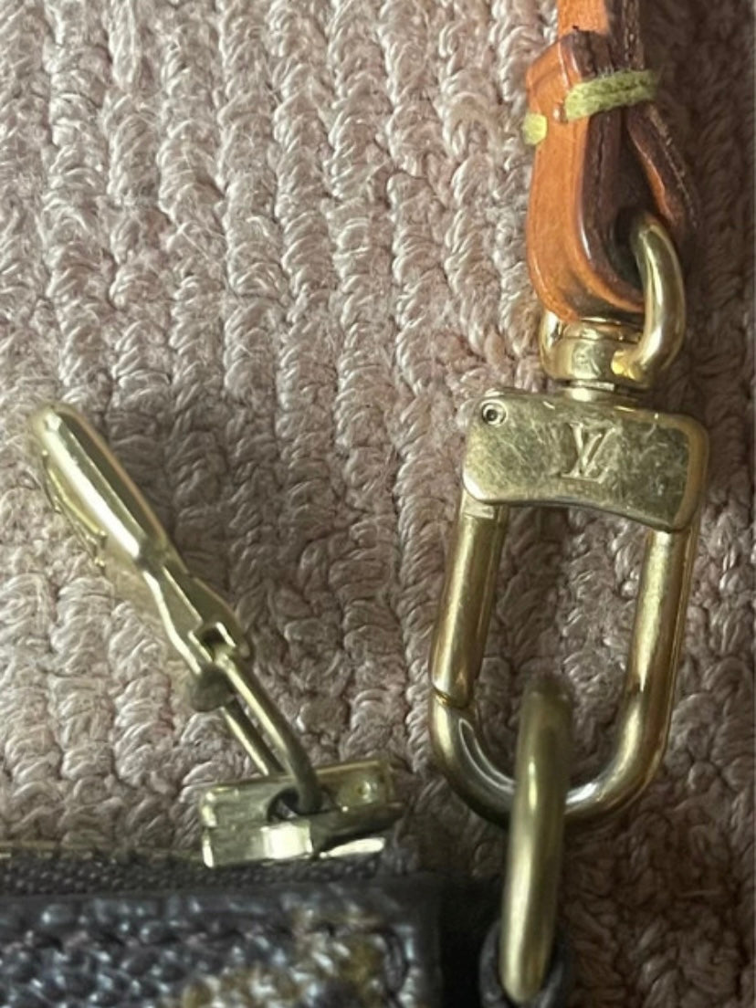 Louis Vuitton pochette accessoire
