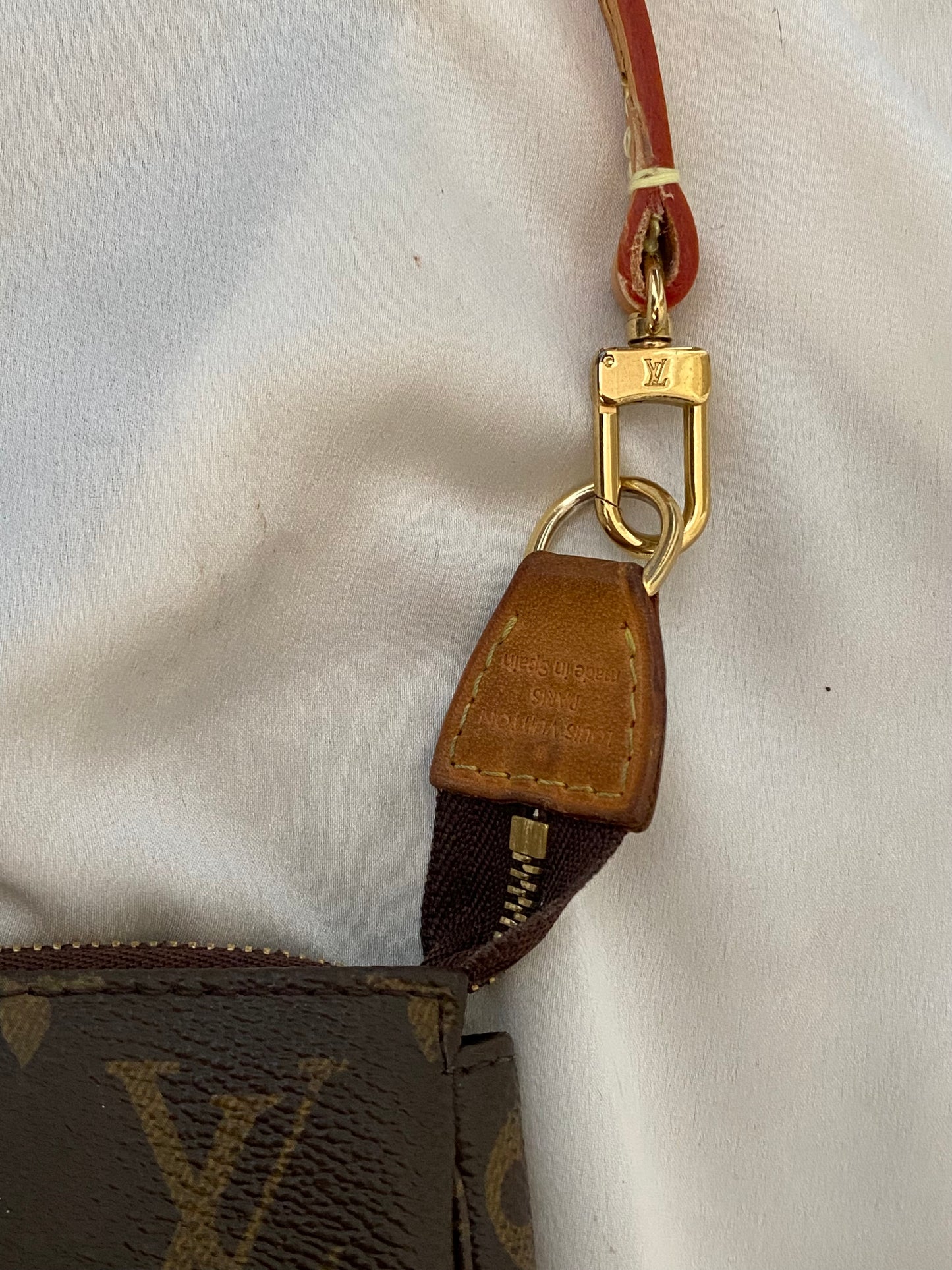 Louis Vuitton pochette accessoire classic monogram