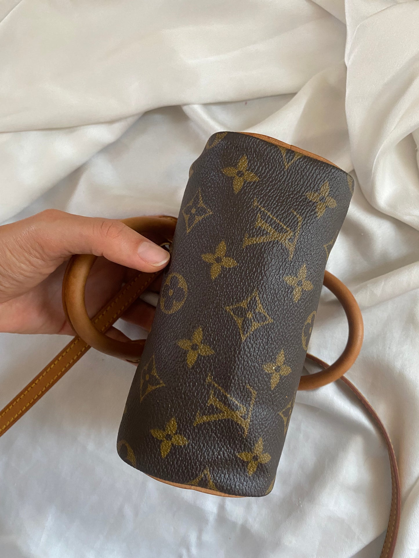 Louis Vuitton Nano Speedy monogram con tracolla