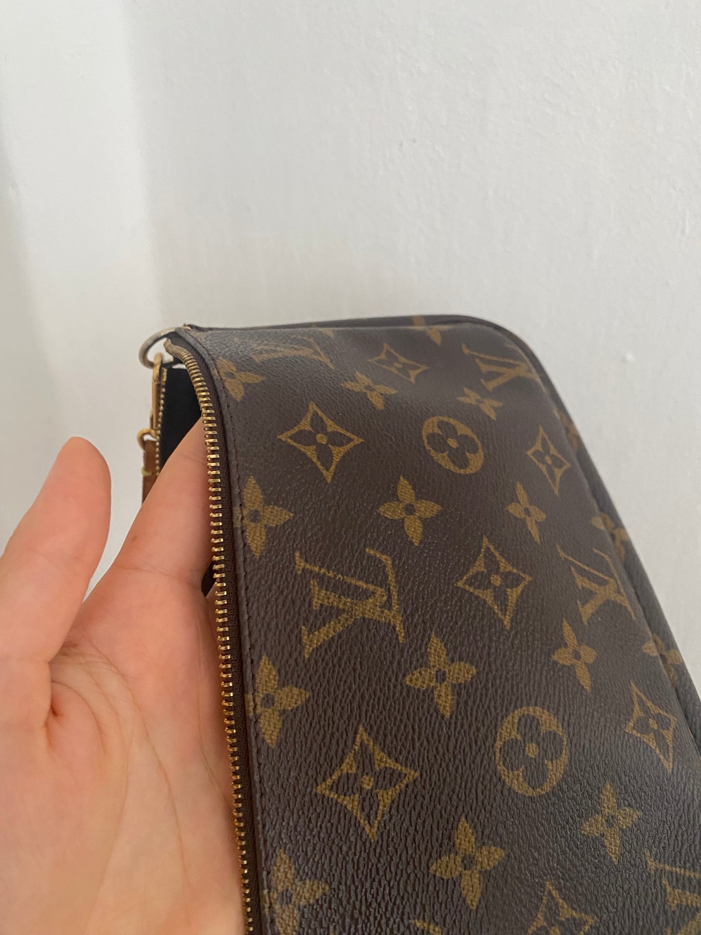 Louis Vuitton pochette accessoire classic monogram