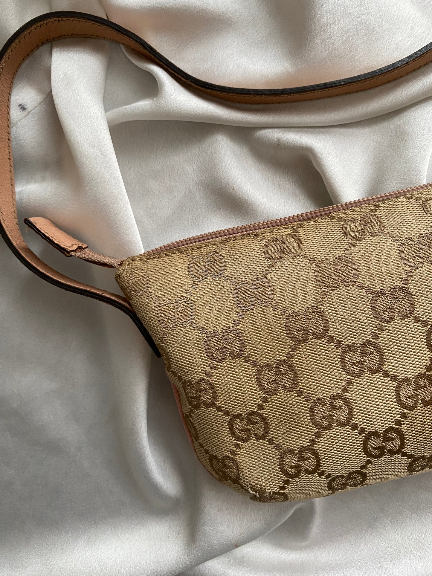 Gucci pretty boat rosa pelle martellata
