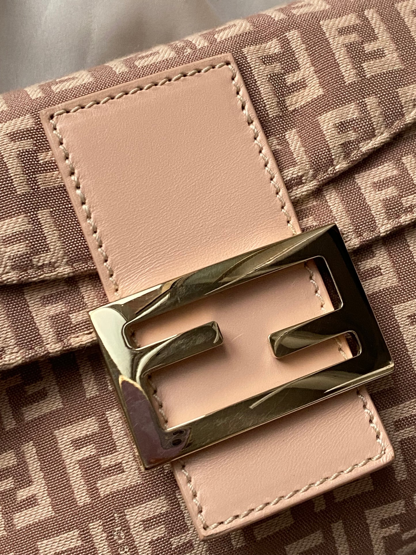 Fendi baguette double flap rosa e beige
