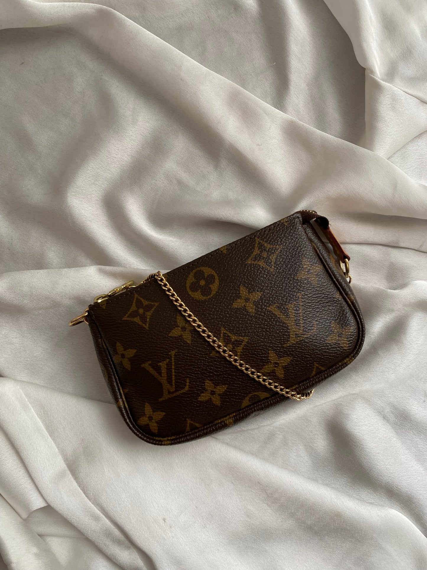 Louis Vuitton mini pochette accessoire classic monogram