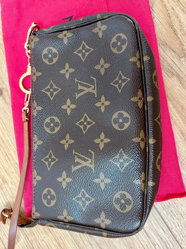 Louis Vuitton pochette accessoire cerises