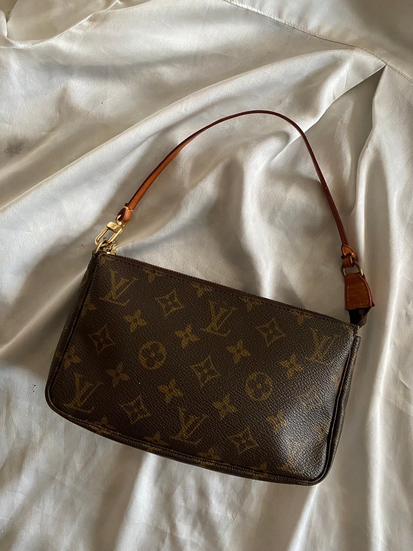 Louis Vuitton pochette accessoire monogram