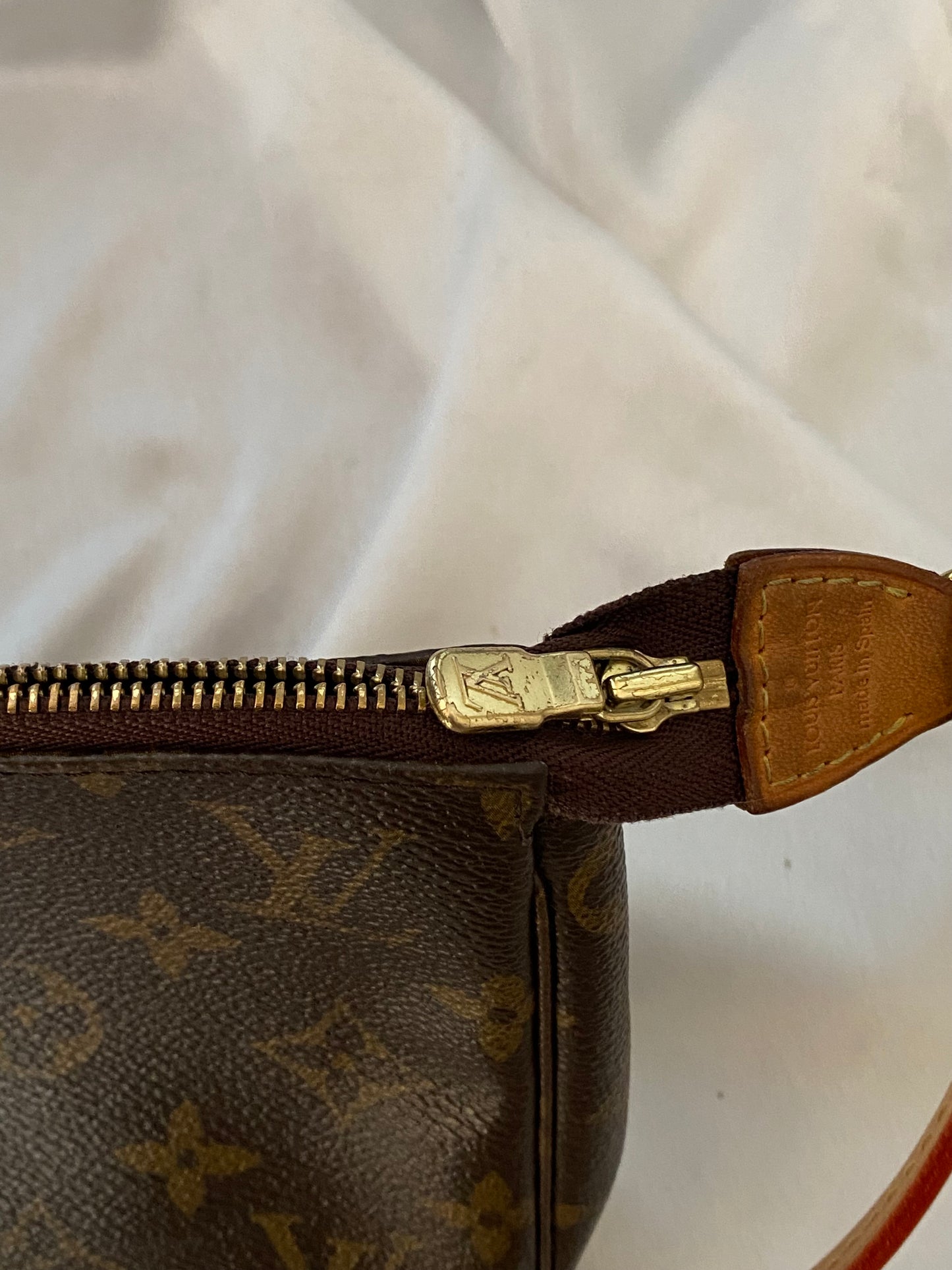 Louis Vuitton pochette accessoire classic monogram