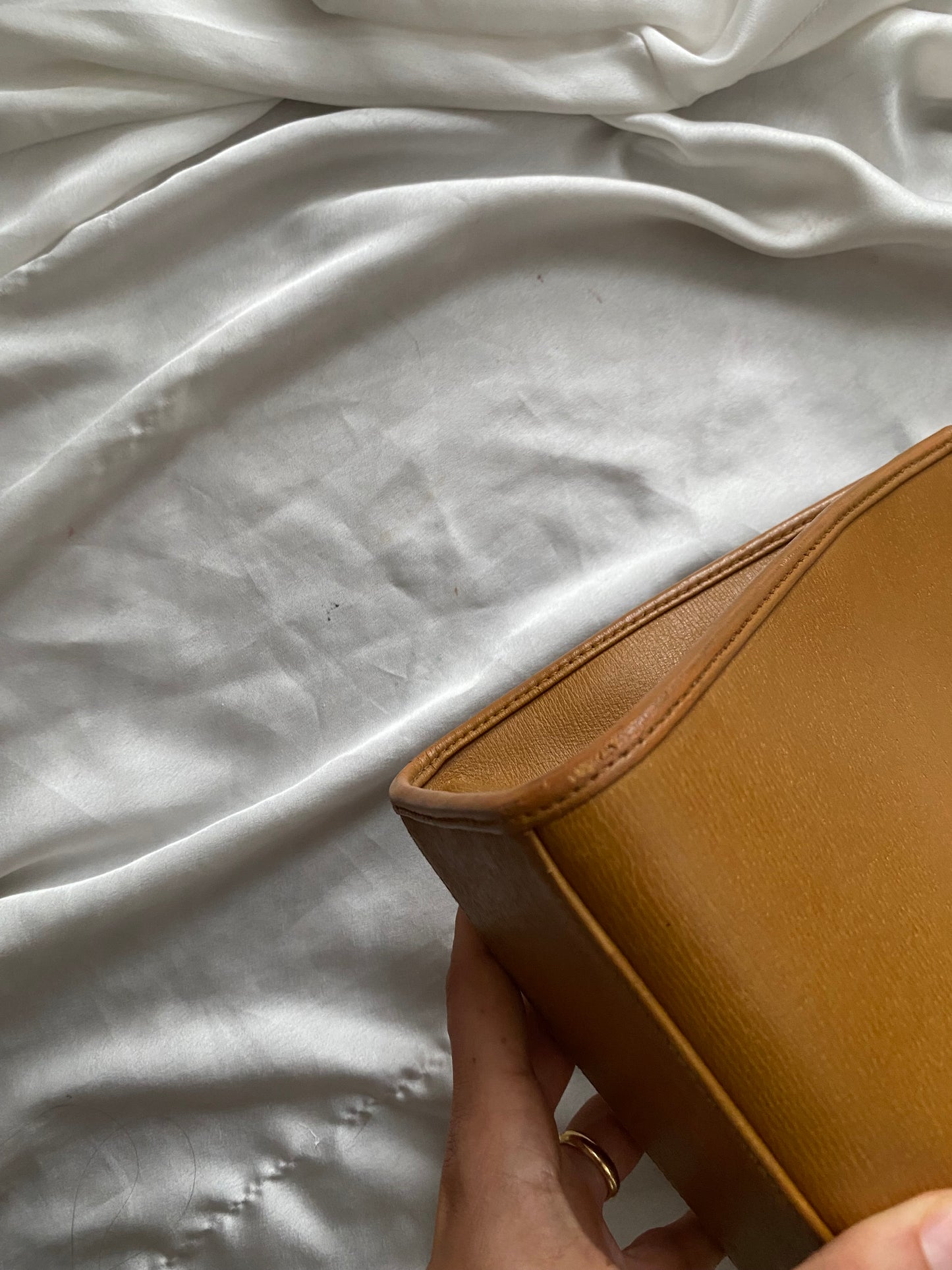 Gucci bardot hazelnut