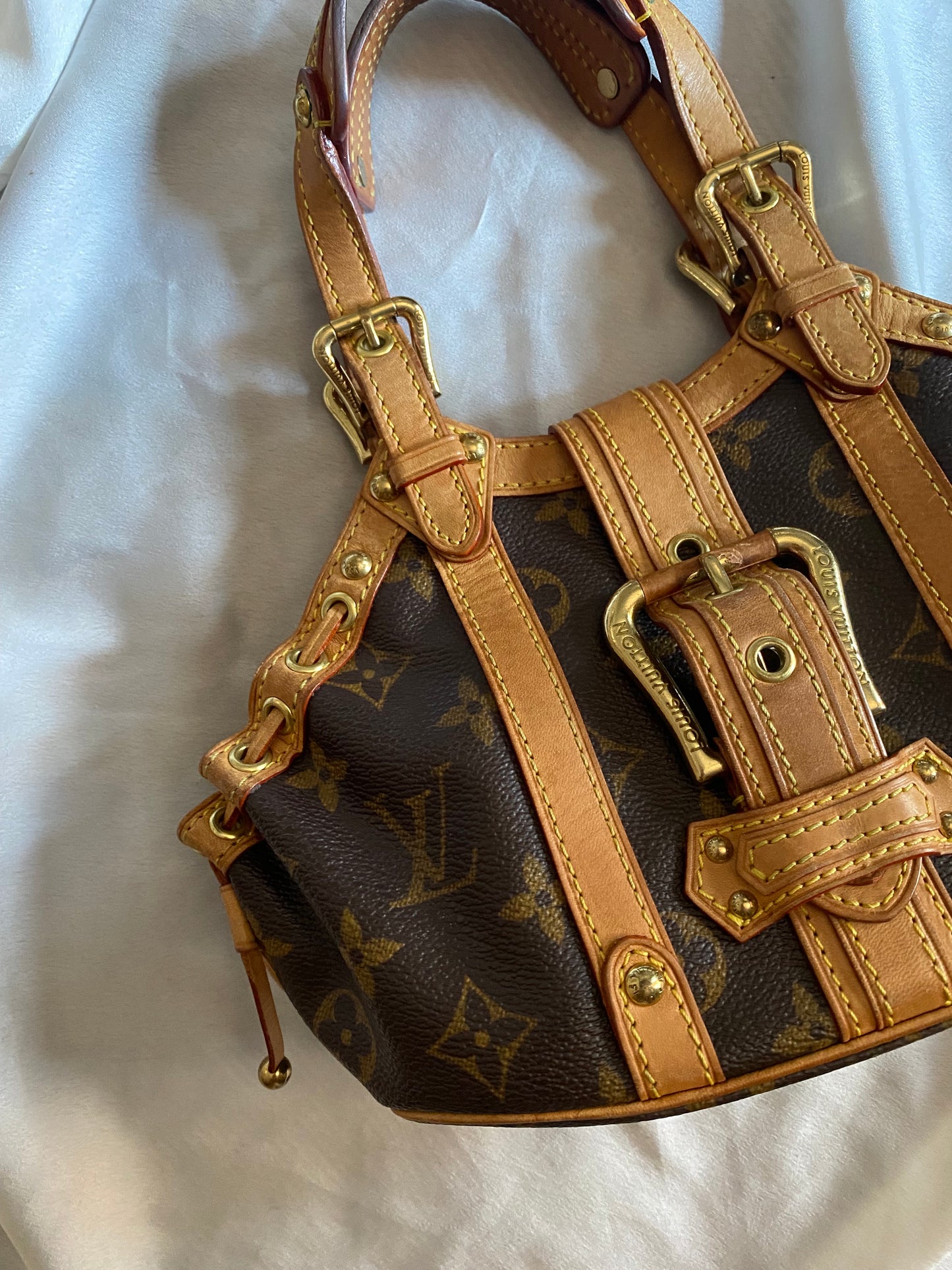 Louis Vuitton Theda pm