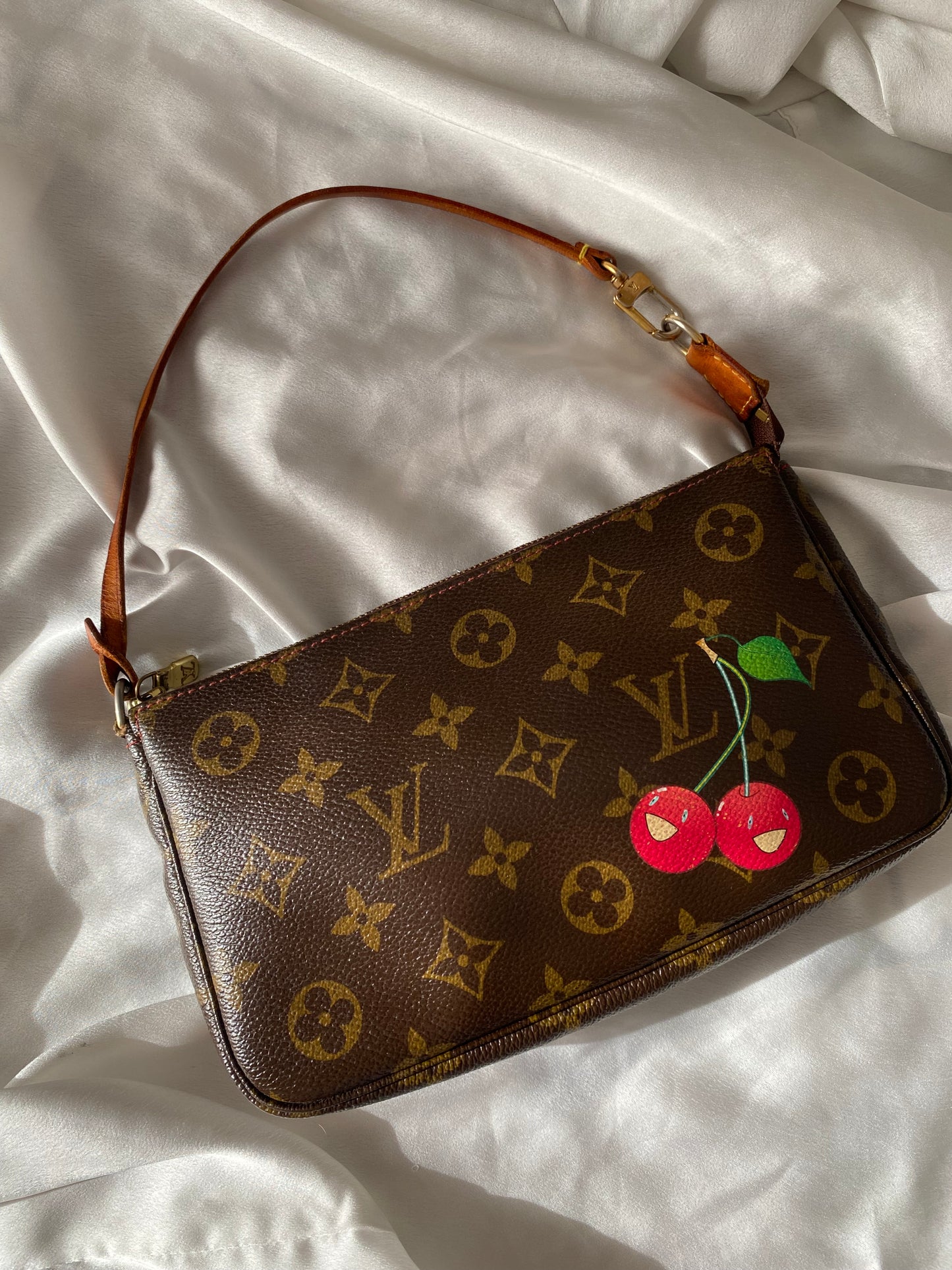 Louis Vuitton pochette accessoire cerises