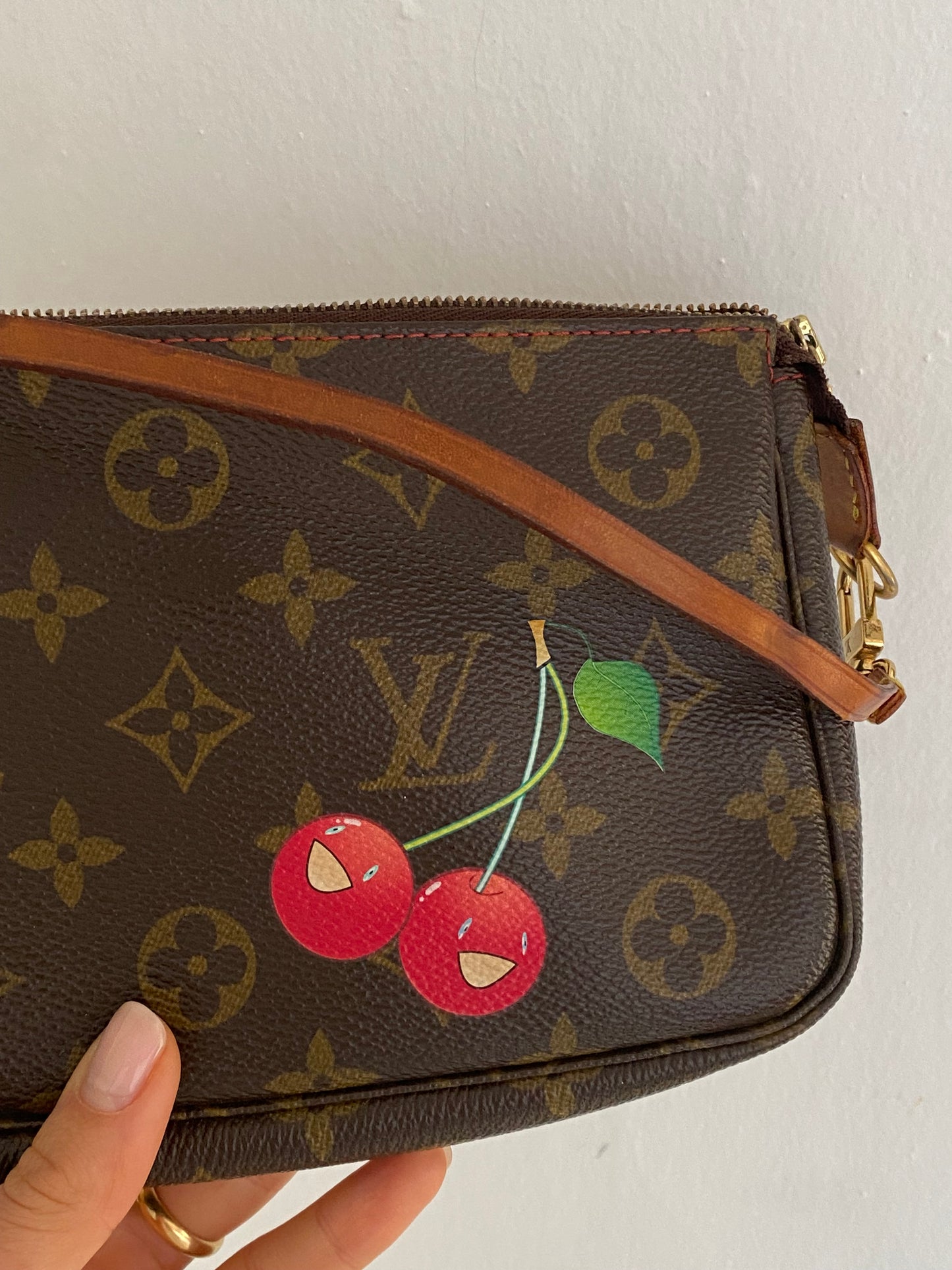 Louis Vuitton pochette accessoire cerises