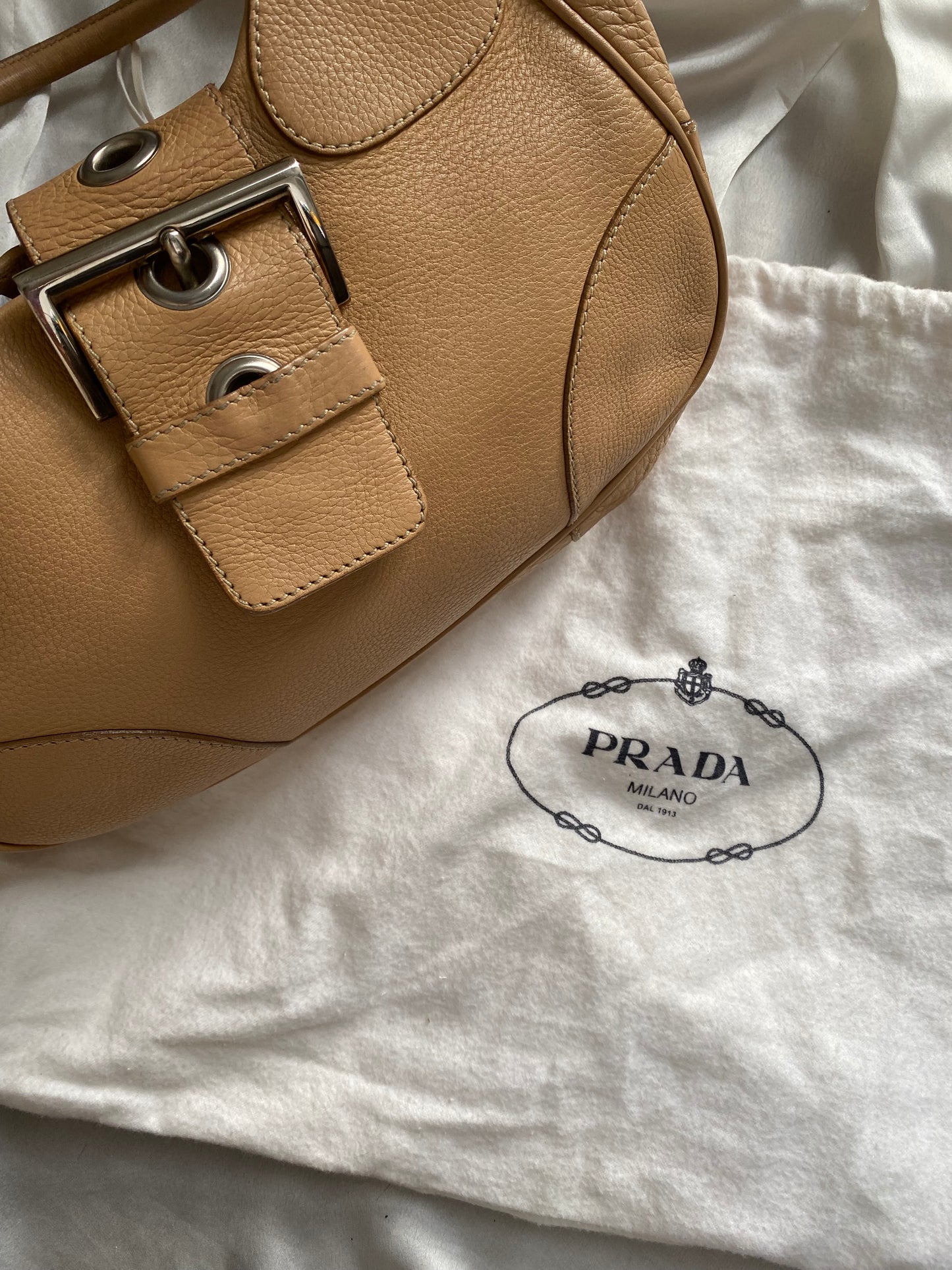 Prada moon cammello pelle martellata