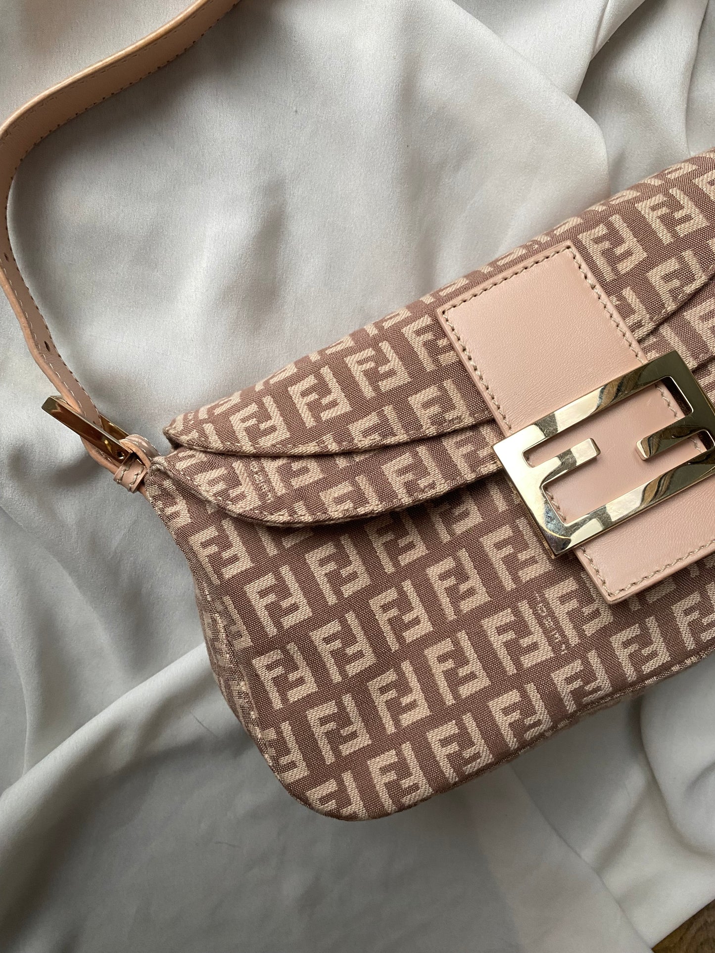 Fendi baguette double flap rosa e beige
