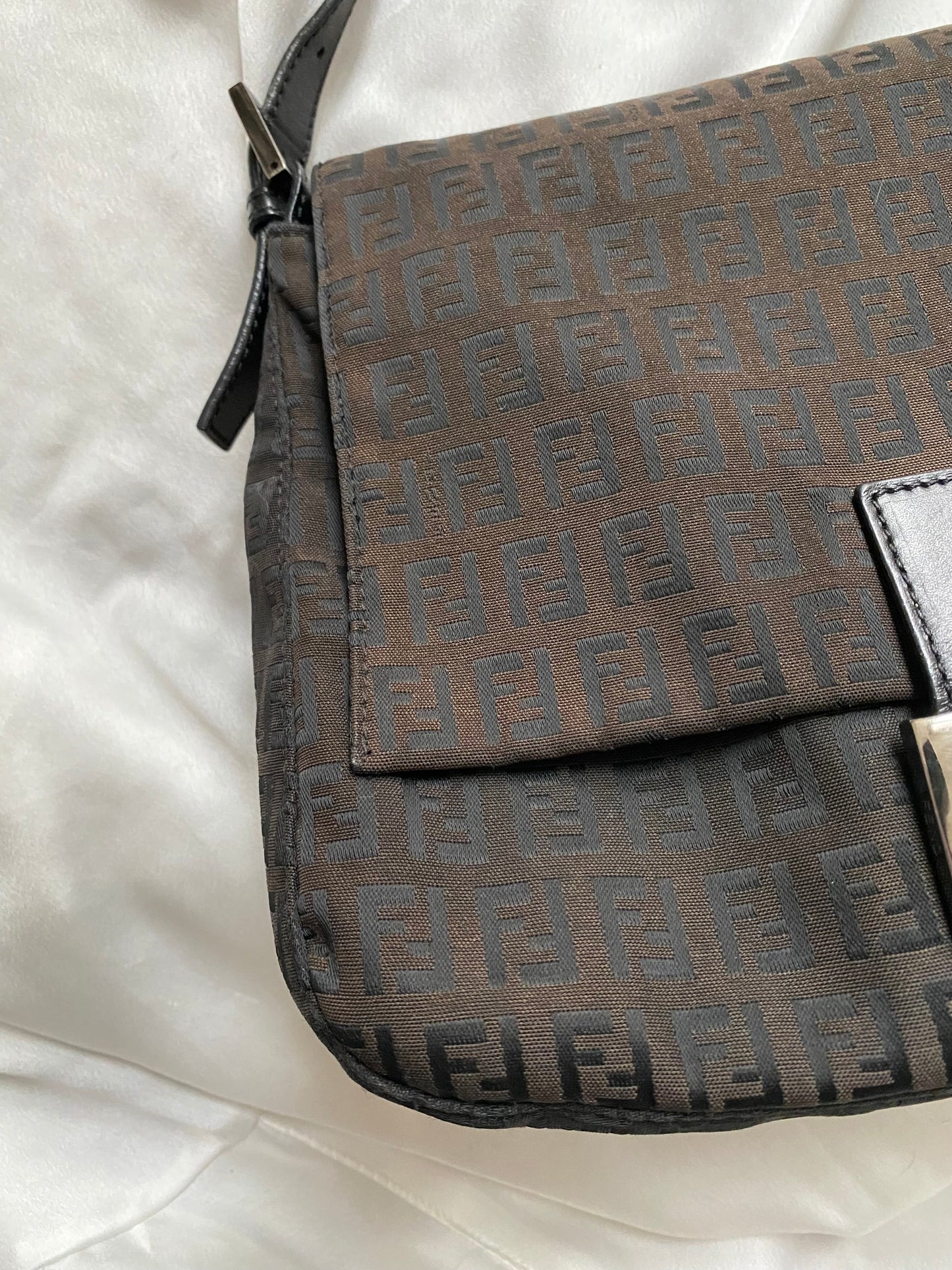 Fendi mamma baguette monogram zucchino nera riflessi marroni