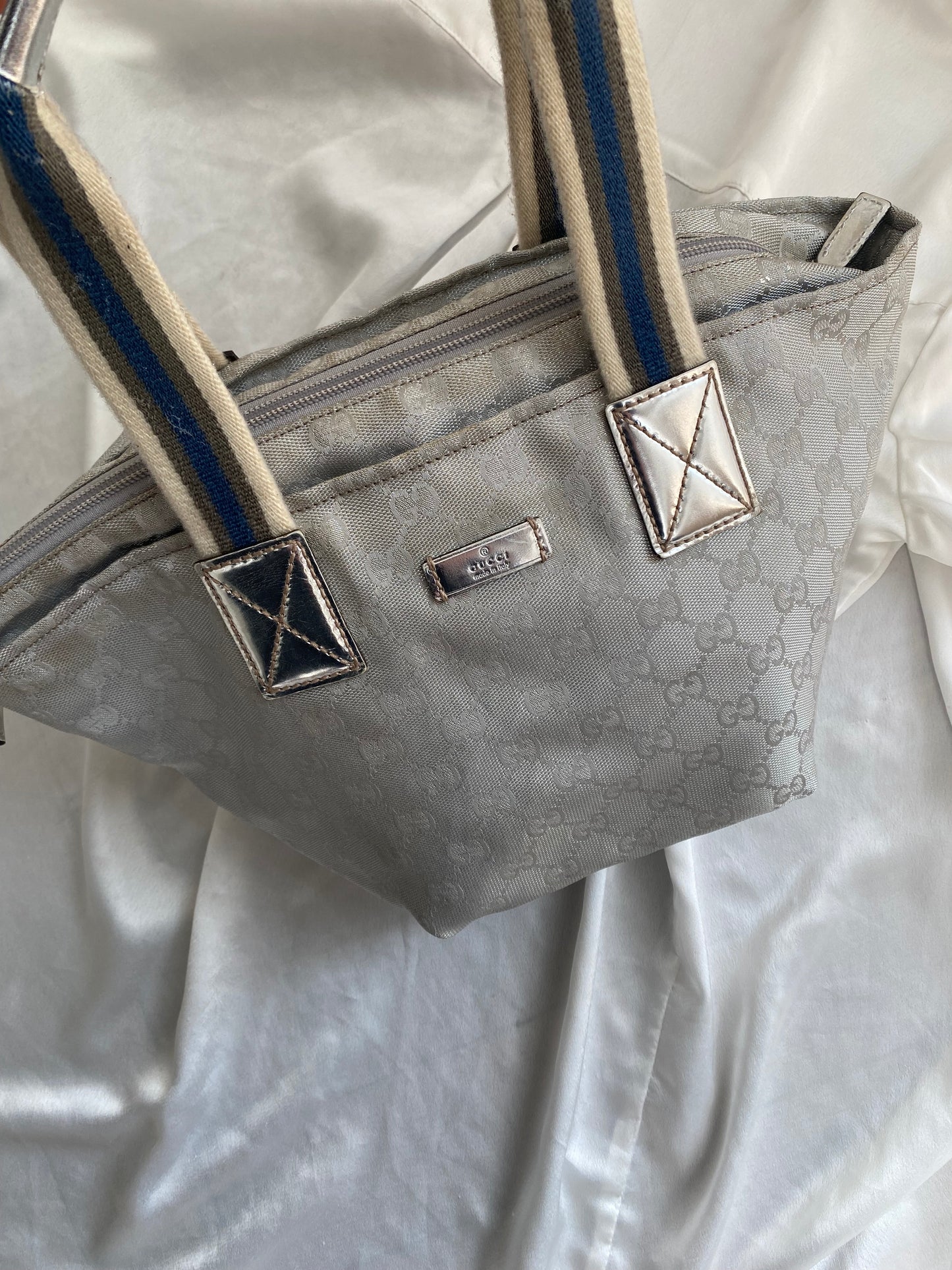 Gucci Shelly argento metallizzato