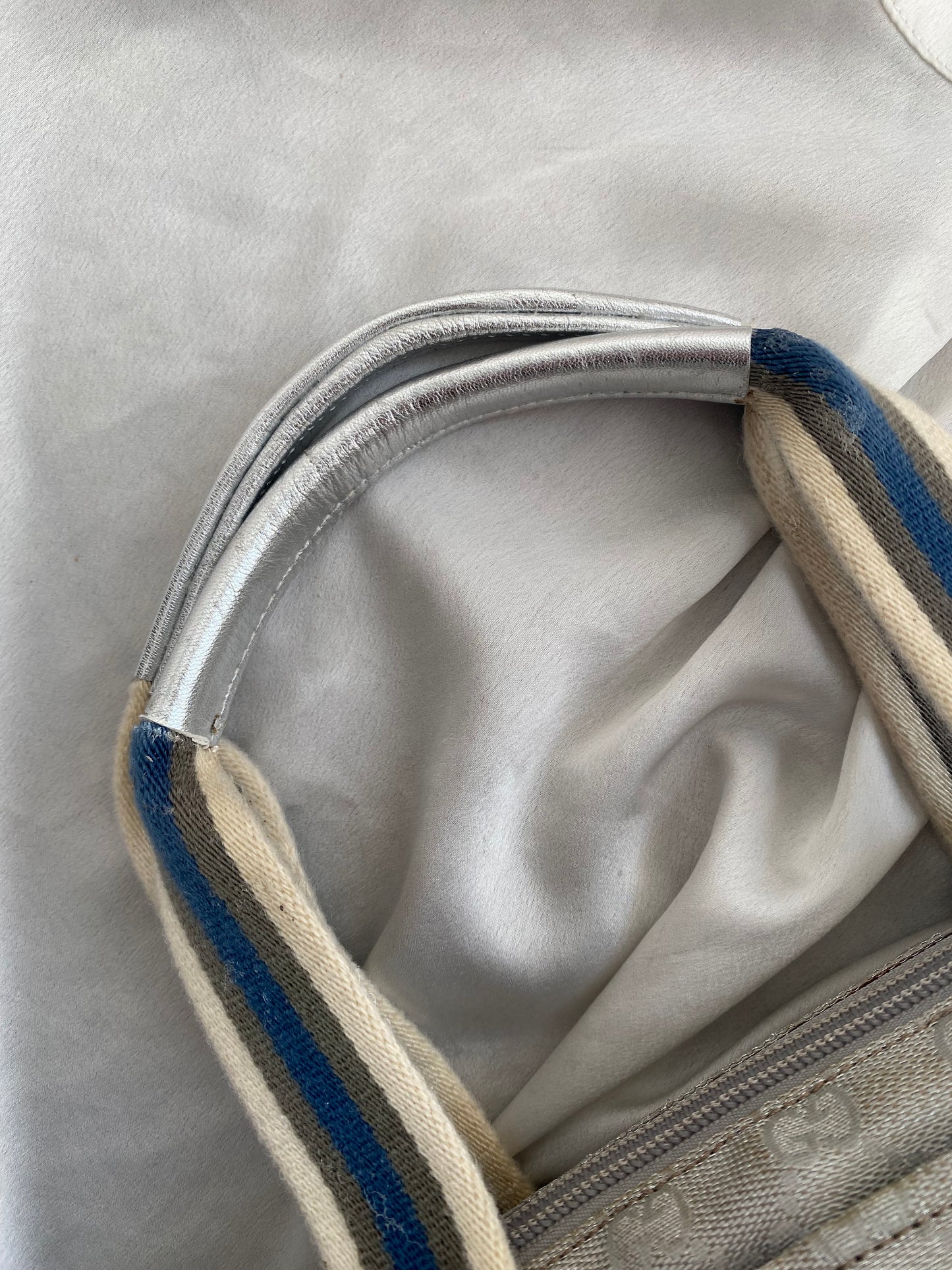Gucci Shelly argento metallizzato