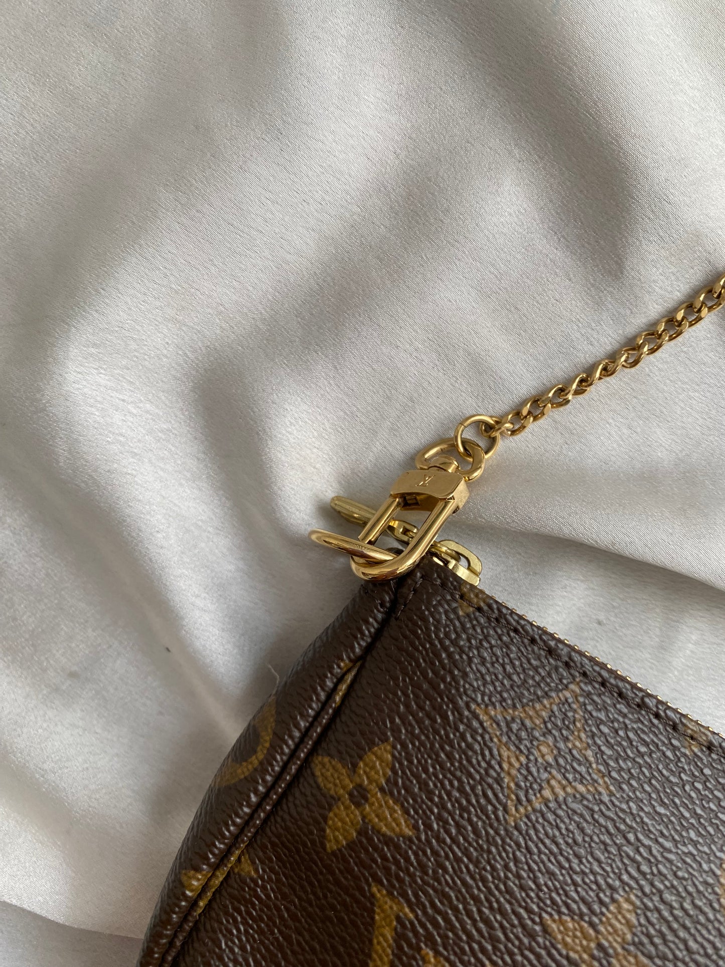Louis Vuitton mini pochette accessoire classic monogram