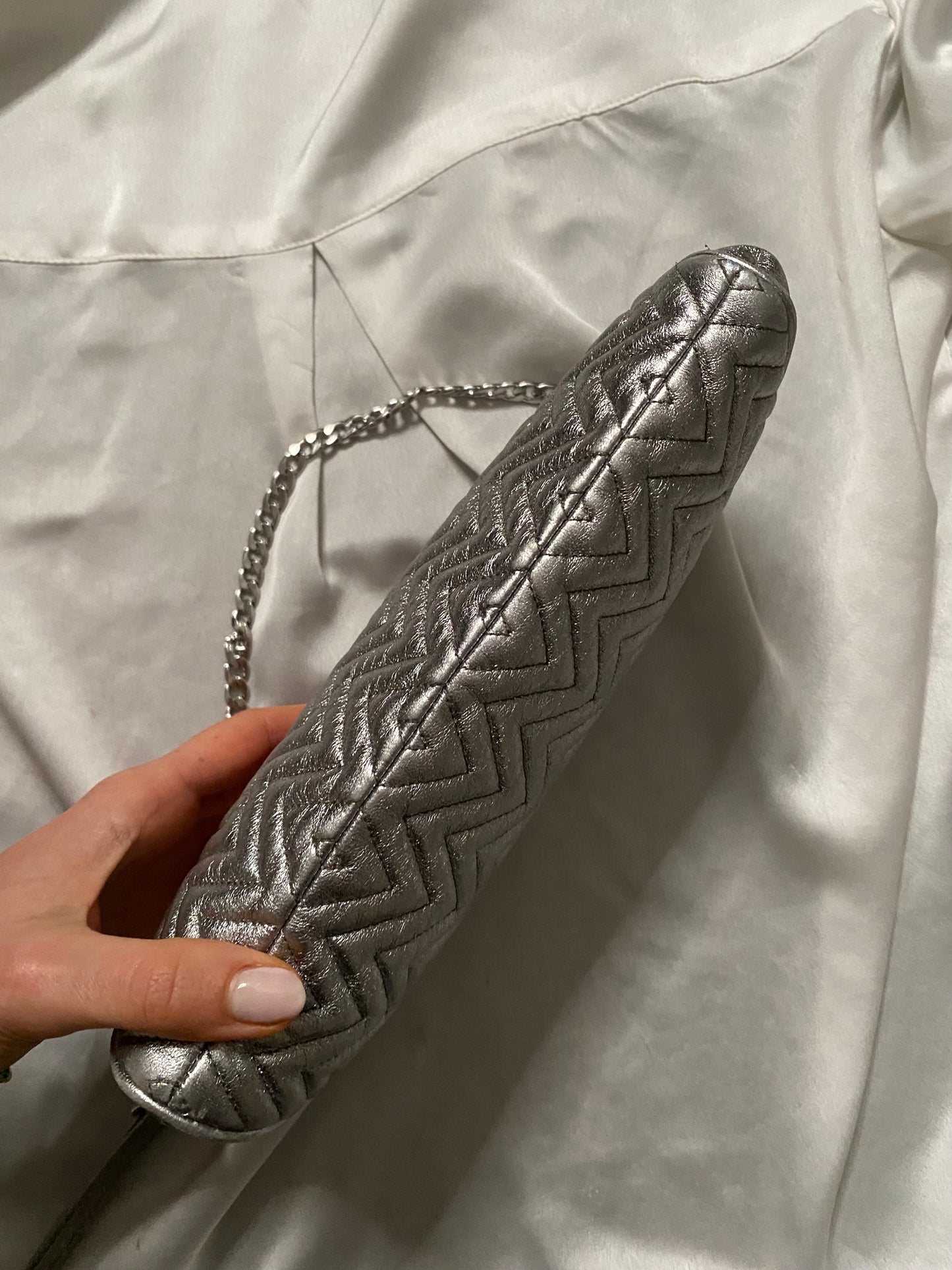 Miu Miu pochette argento metallizzato