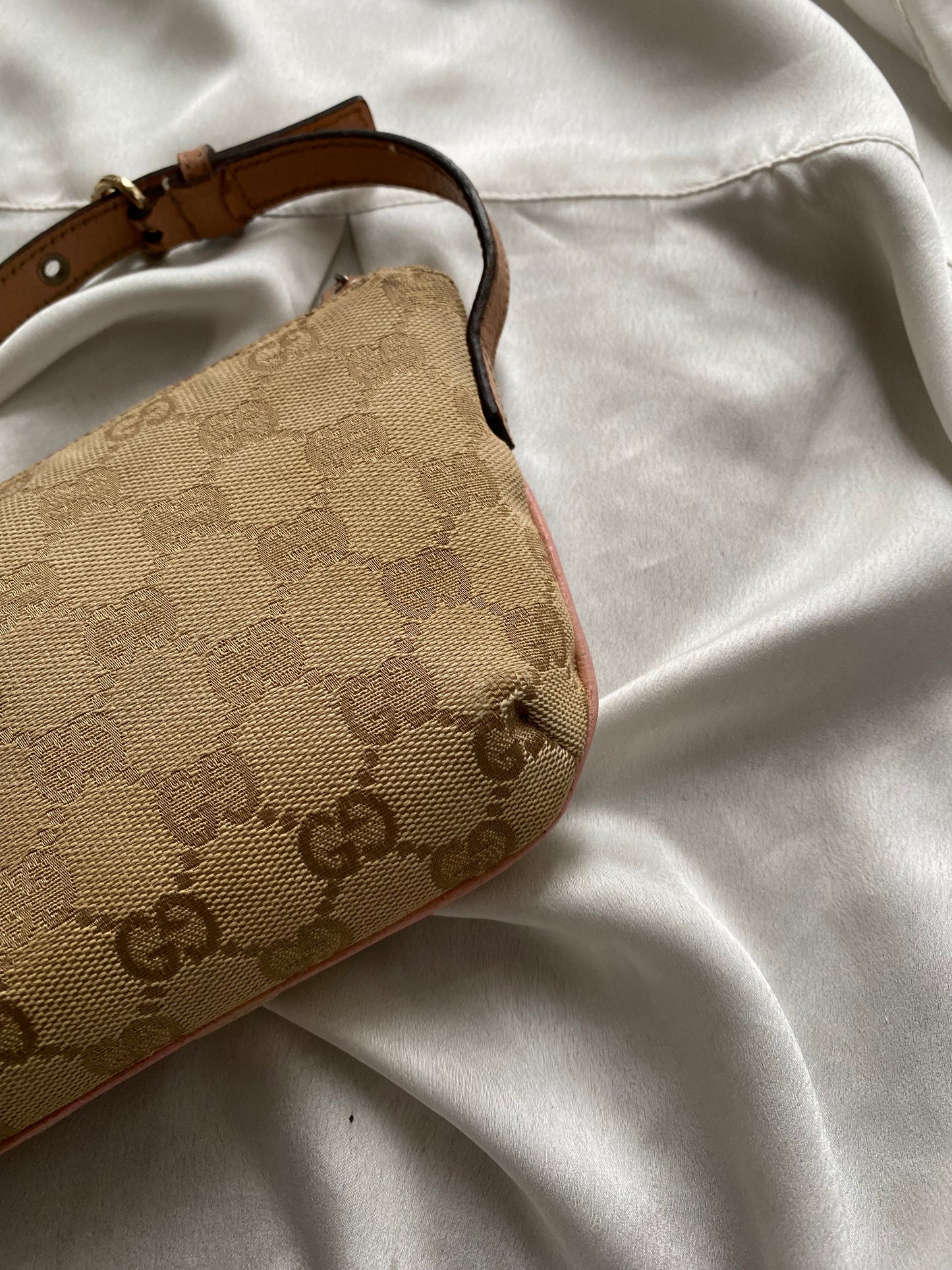 Gucci pretty boat rosa pelle martellata