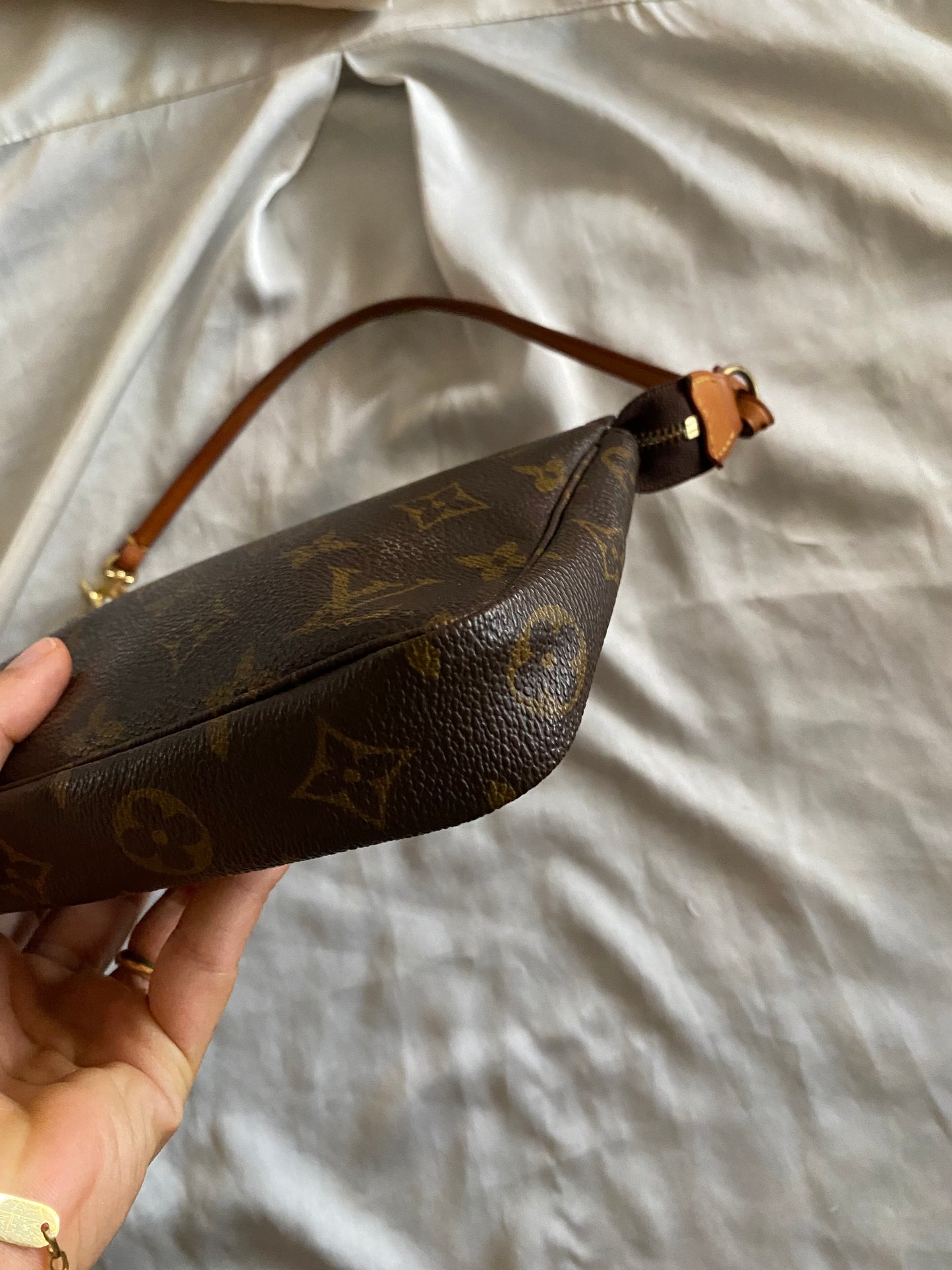 Louis Vuitton pochette accessoire monogram